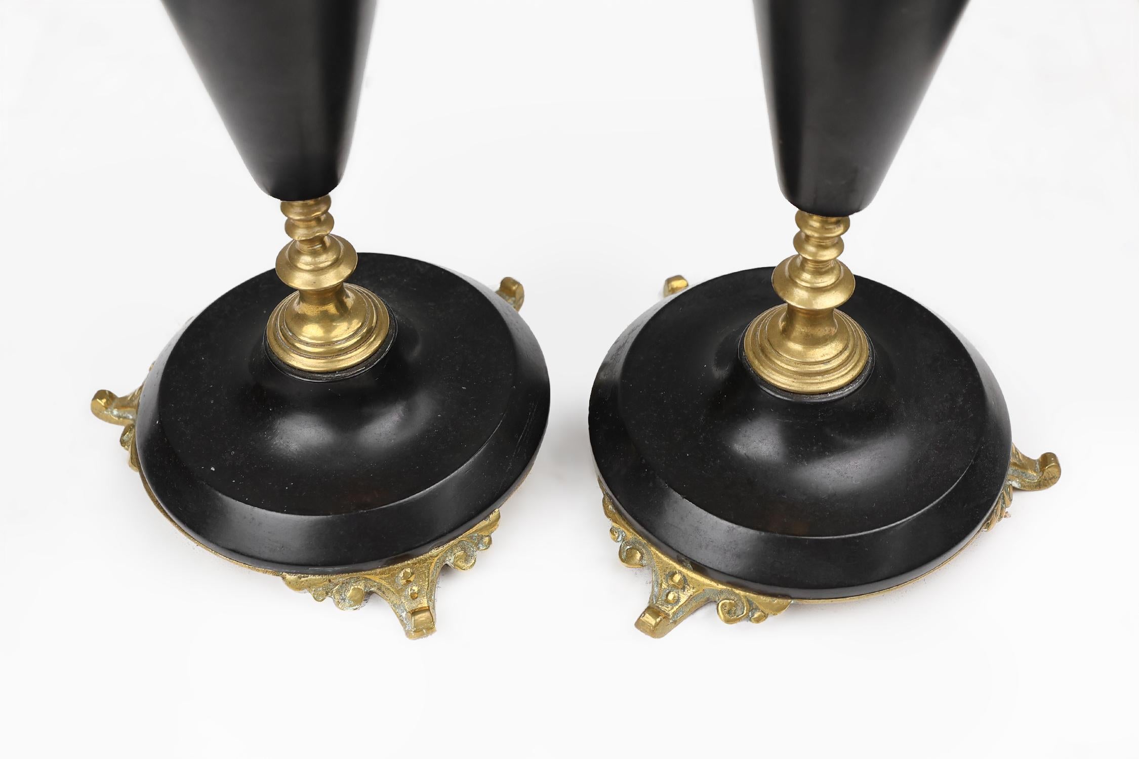Paar Kerzenständer aus Bronze und schwarzem Stein im Empire-Stil, Frankreich um 1870 im Angebot 1