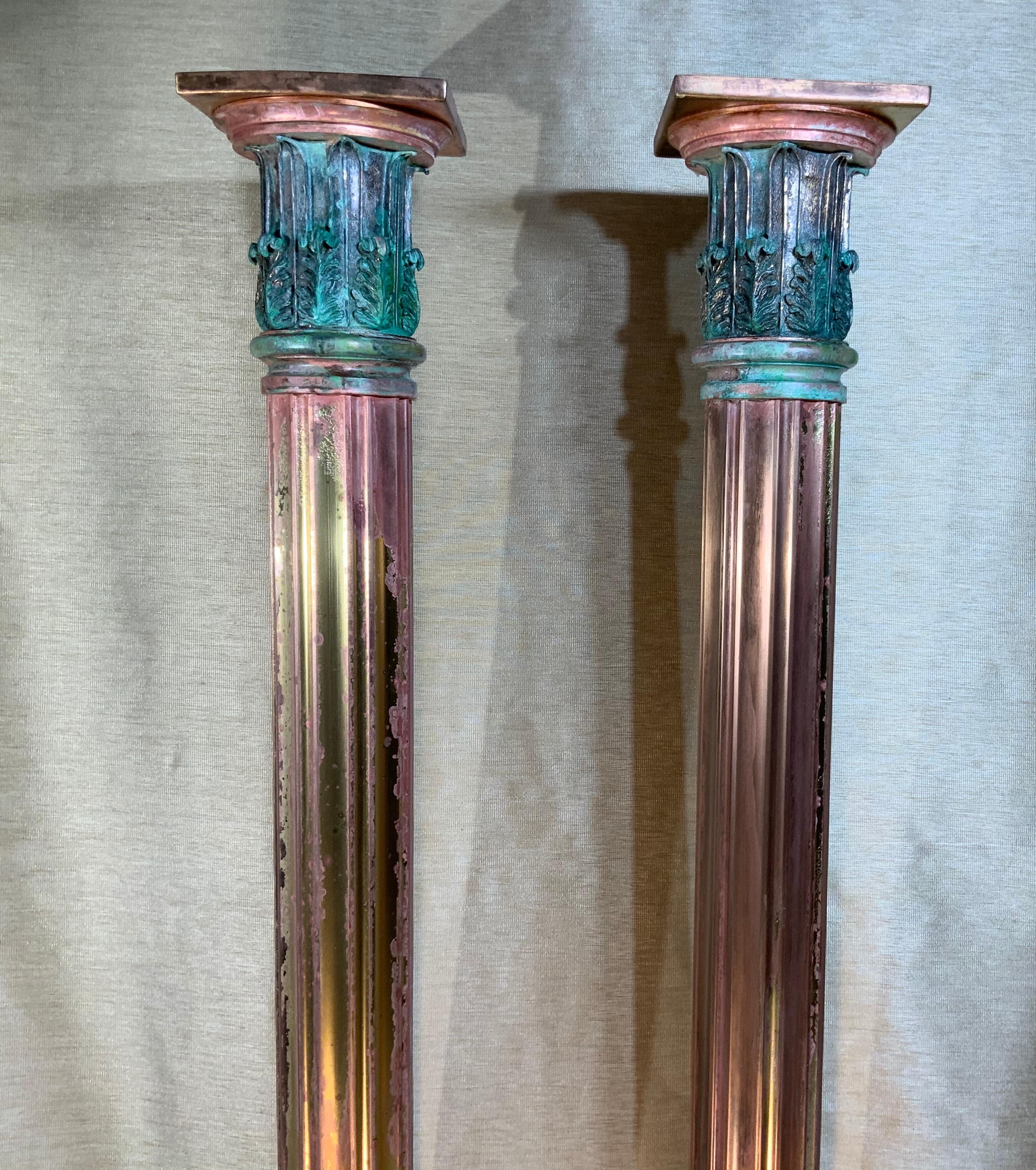 Paar Säulen aus Bronze und Messing im neoklassischen Stil im Angebot 3