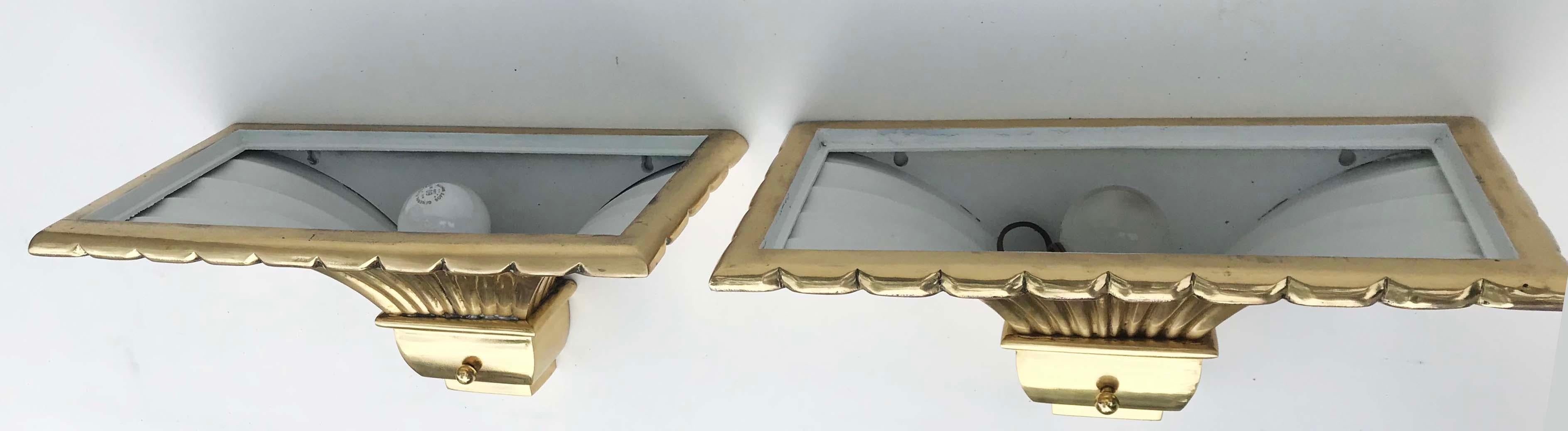 Néo-grec Paire d'appliques torchères en bronze et laiton en vente