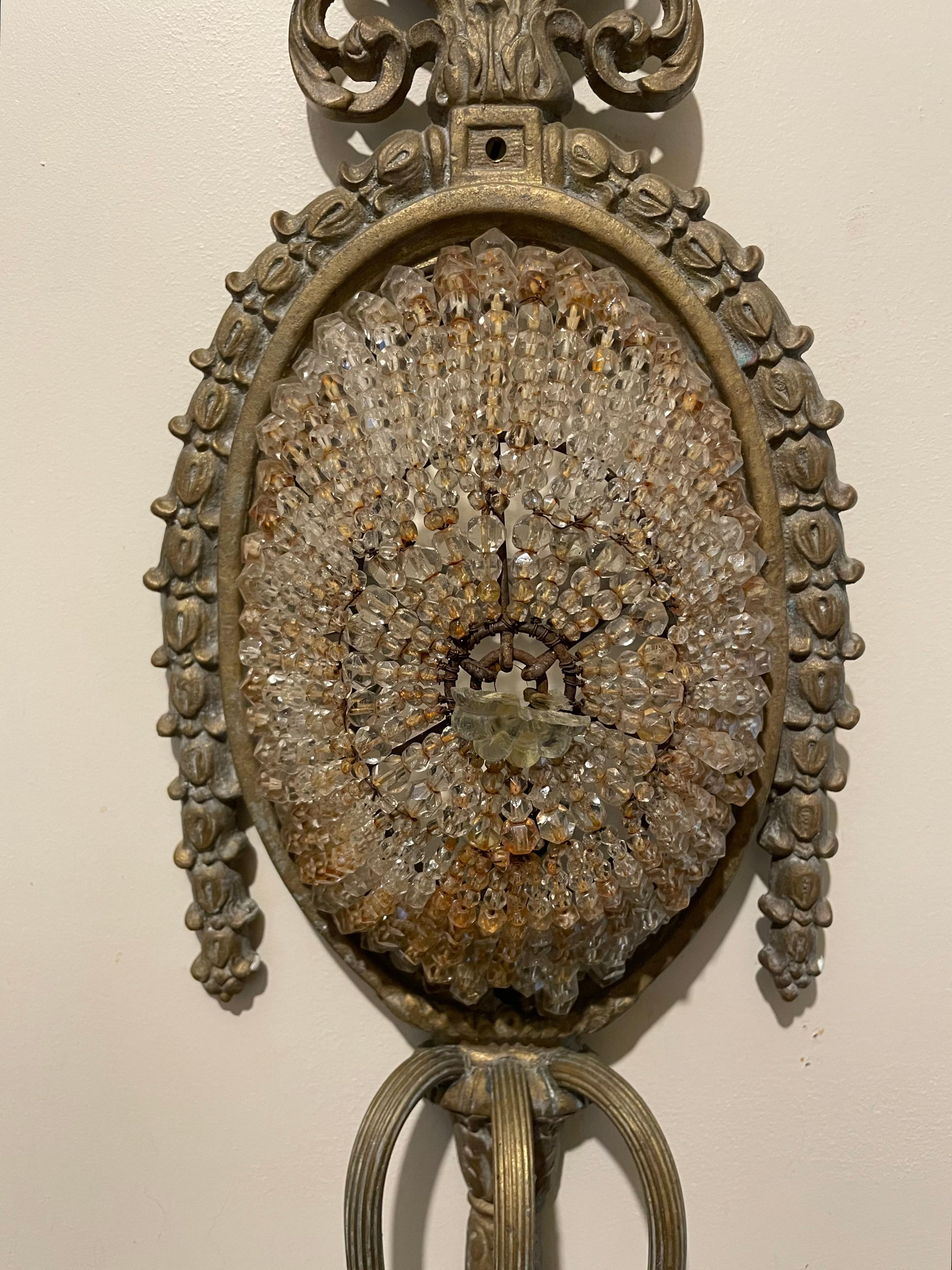 Coppia di lampade a tre bracci con cesto di perline in bronzo e cristallo in vendita 5