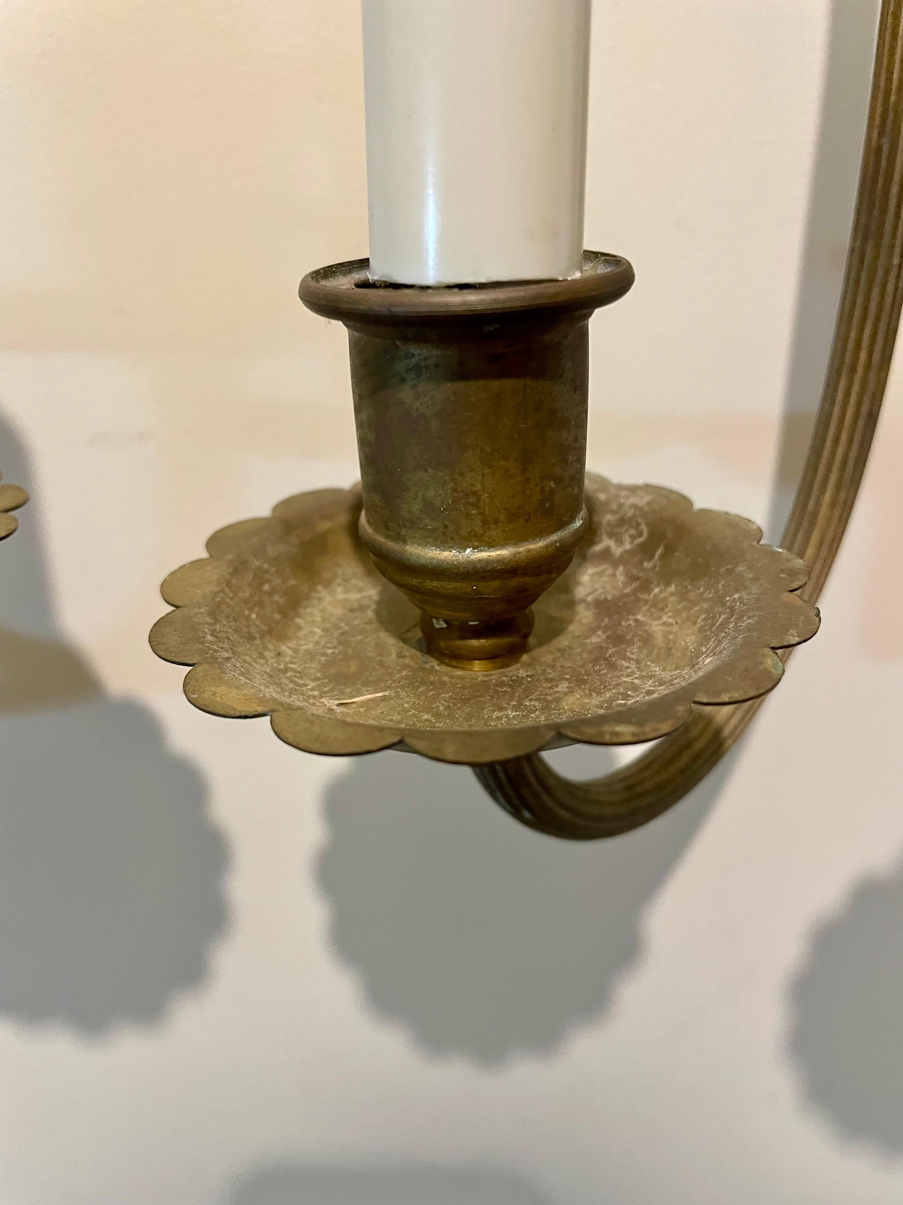 Coppia di lampade a tre bracci con cesto di perline in bronzo e cristallo in vendita 2