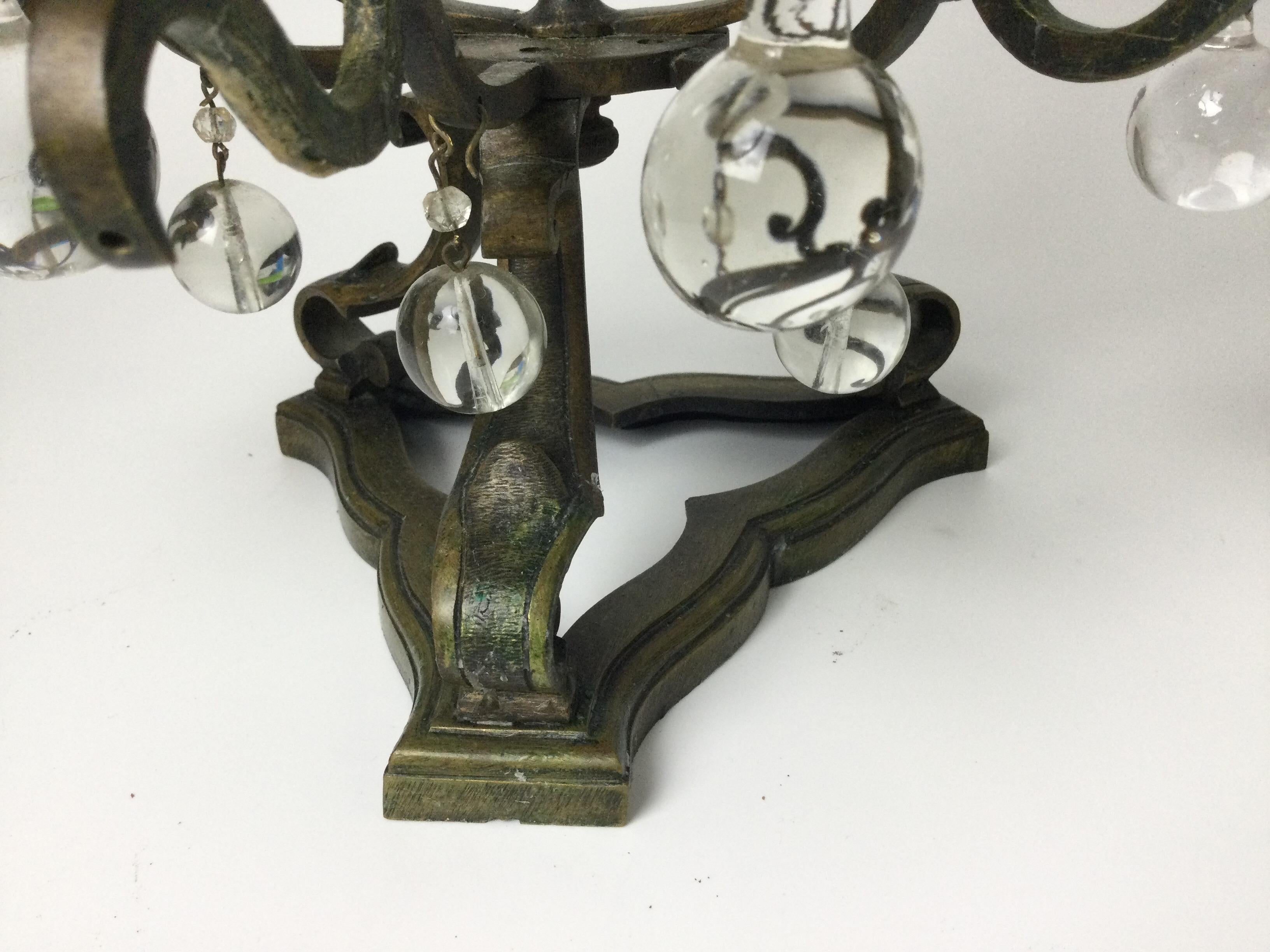 Paire de candélabres en forme de lyre en bronze et cristal en vente 3