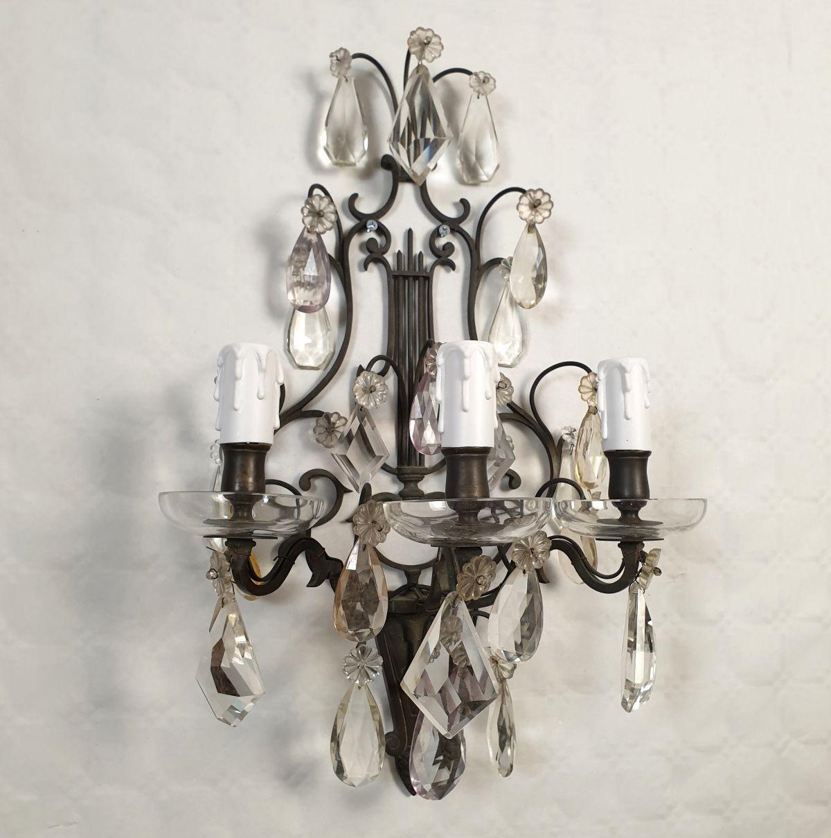 French Provincial Pair of bronze and crystals French sconces For Sale