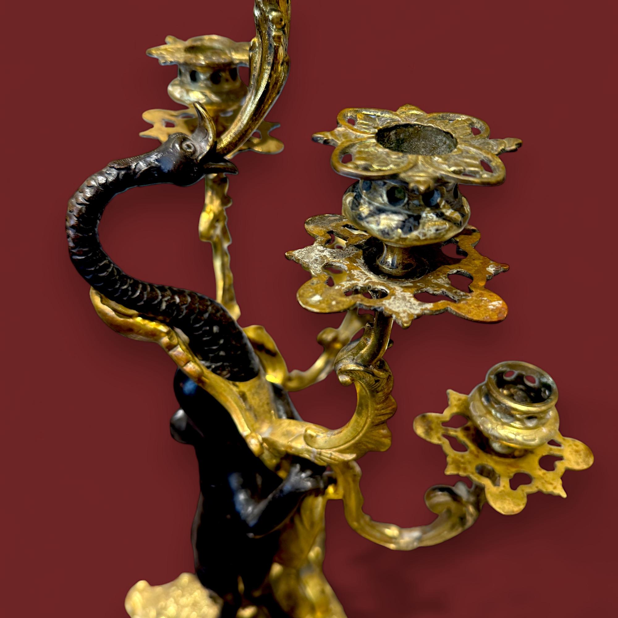 Pareja de candelabros de bronce y dorado, Francia, S. XIX en venta 2