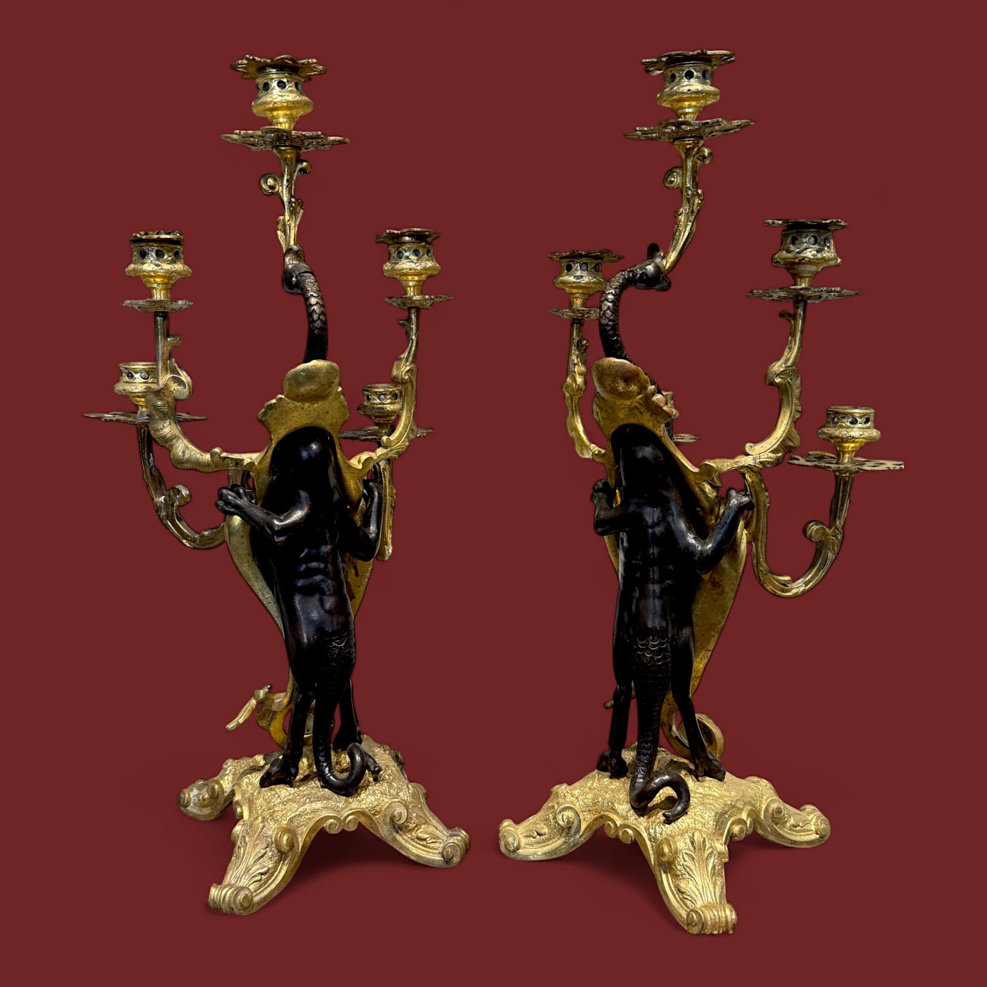Pareja de candelabros de bronce y dorado, Francia, S. XIX Francés en venta