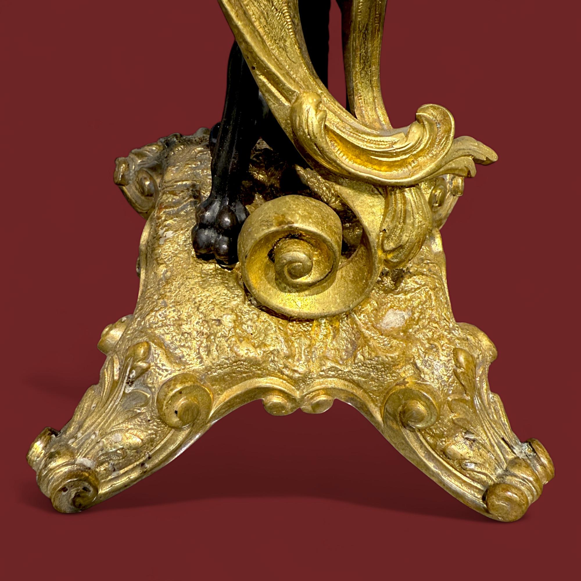 Pareja de candelabros de bronce y dorado, Francia, S. XIX siglo XIX en venta