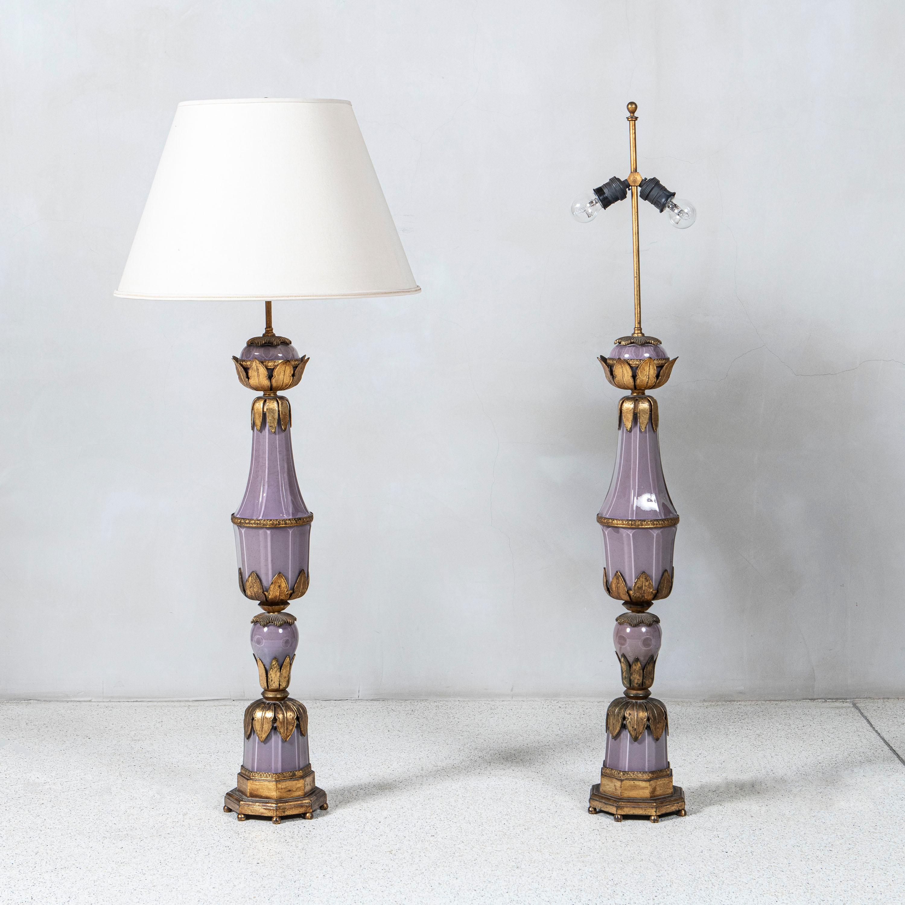 Pareja de lámparas de sobremesa de bronce y cristal, posiblemente Maison Jansen, hacia 1940-1950.
No incluye pantalla.
