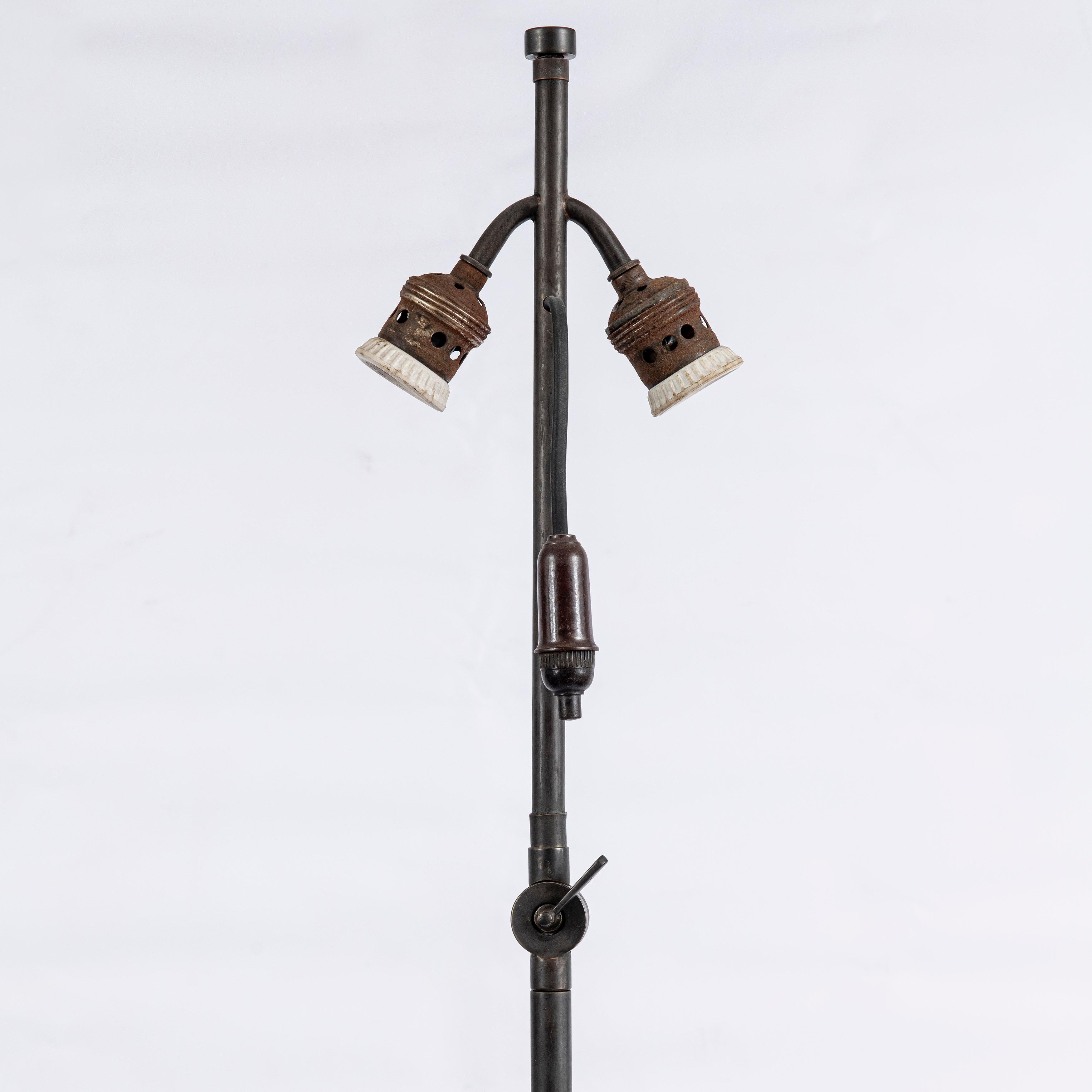 Pair of Bronze and Leather Floor Lamps, France, circa 1940 In Good Condition In Buenos Aires, Buenos Aires