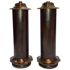 Pareja de lámparas de sobremesa de bronce y cuero
