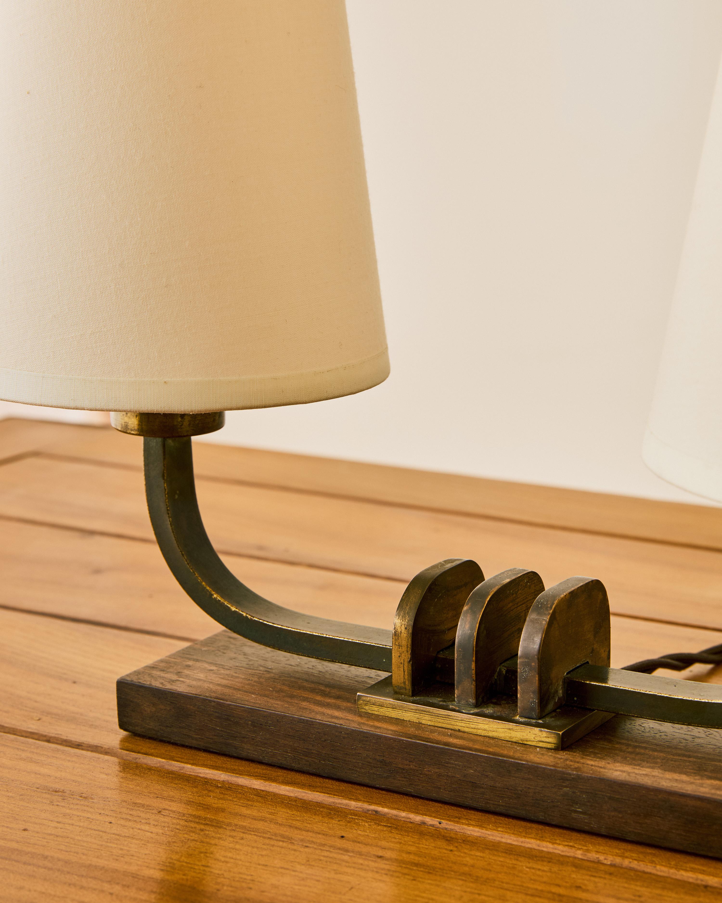Pair of Bronze and Rosewood French Table Lamps In Good Condition For Sale In Long Island City, NY