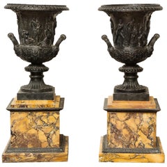 Paar Medici-Urnen aus Bronze und Siena-Marmor