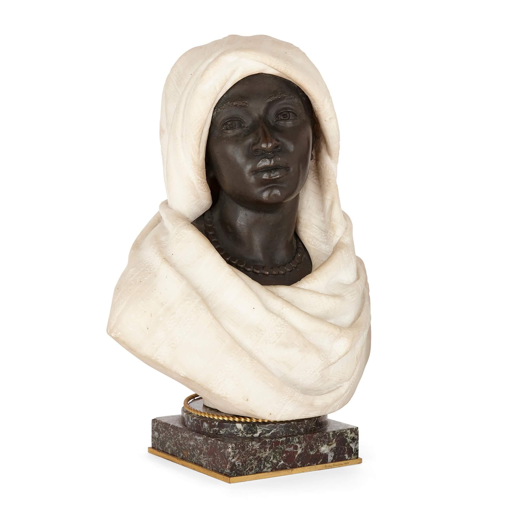Belle Époque Paire de bustes en bronze et marbre blanc d'un homme et d'une femme nord-africains en vente