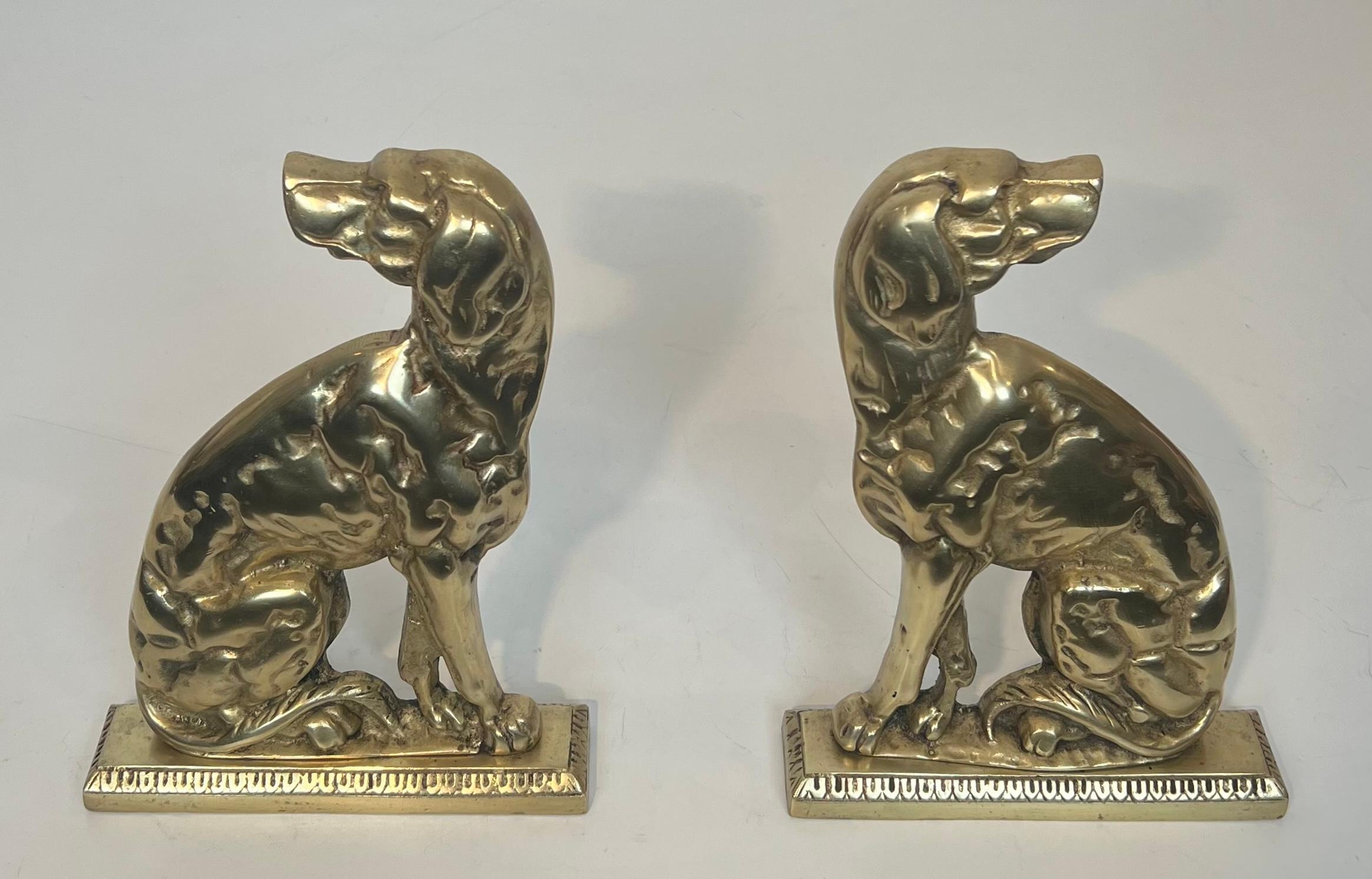 Pair of Bronze Andirons Representing Dogs. French work From Art Deco Period In Good Condition For Sale In Marcq-en-Barœul, Hauts-de-France