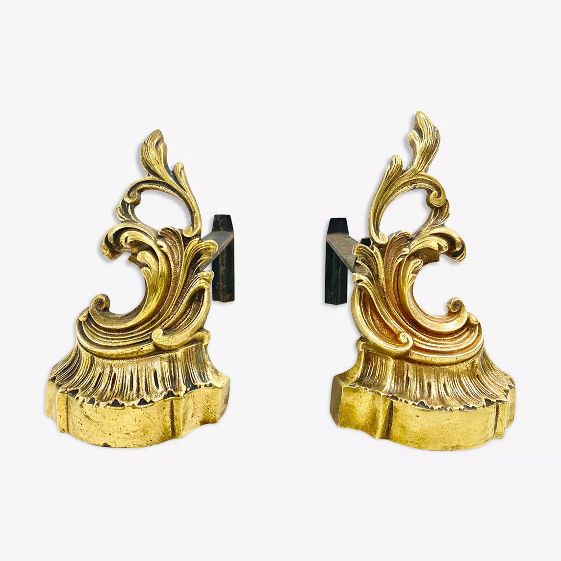Pair of antique andirons made of gilt bronze decorated with large acanthus leaves. Dimensions 12 width x 37 length x 19 height.
LP29