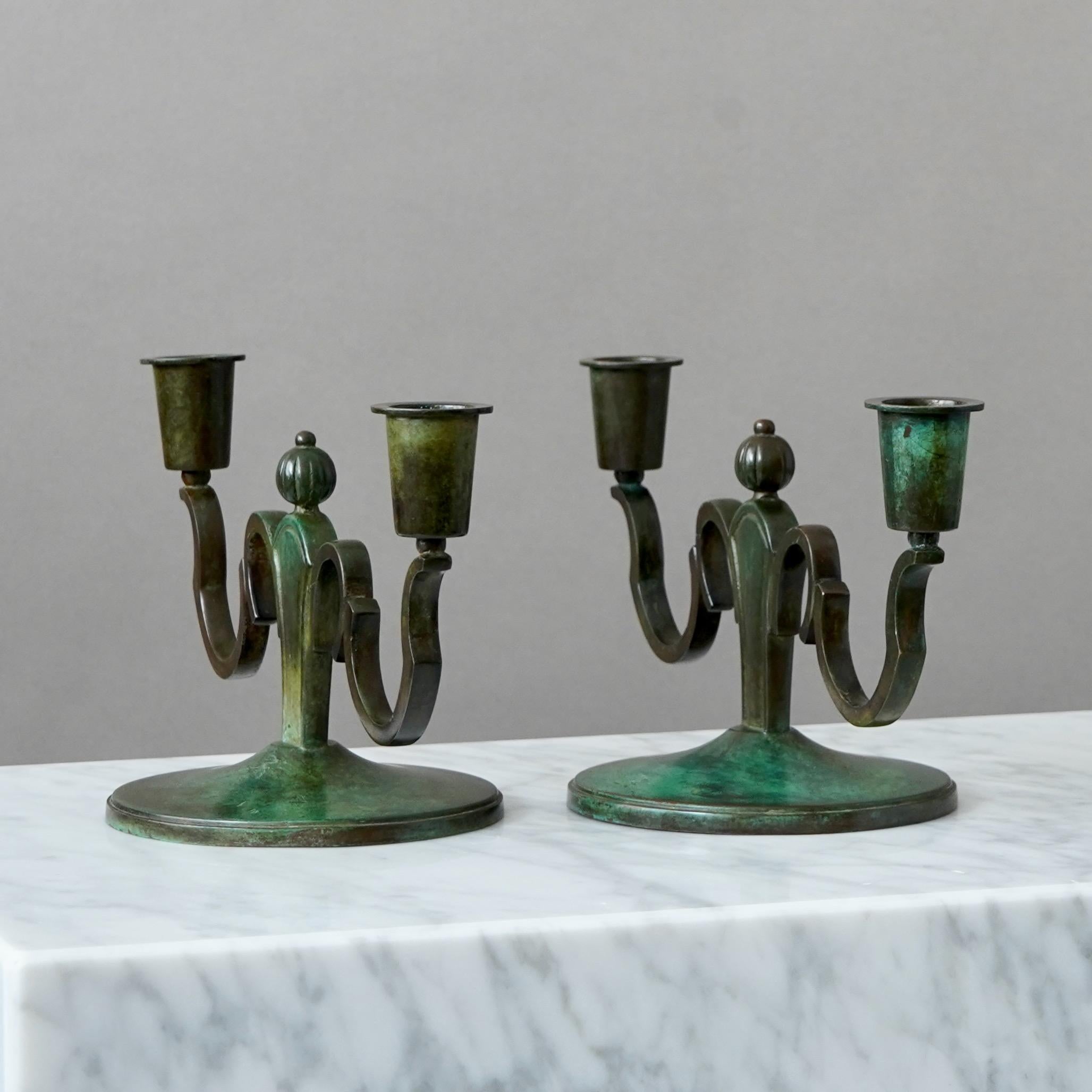 Art Déco Coppia di candelieri Art Deco in bronzo di GAB Guldsmedsaktiebolaget, Svezia, anni '30 in vendita