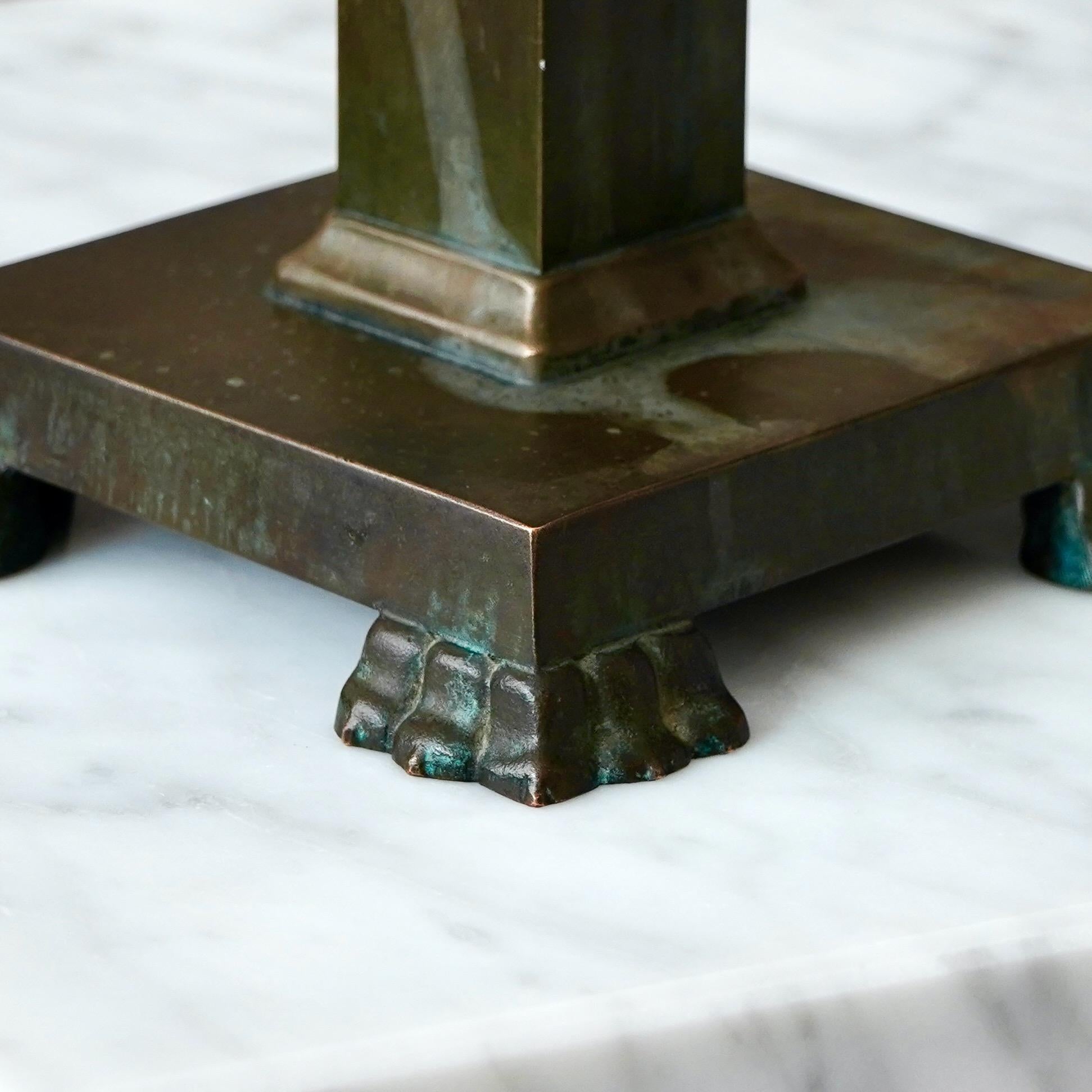 Calco Coppia di candelieri Art Deco in bronzo di GAB Guldsmedsaktiebolaget, Svezia, anni '30 in vendita