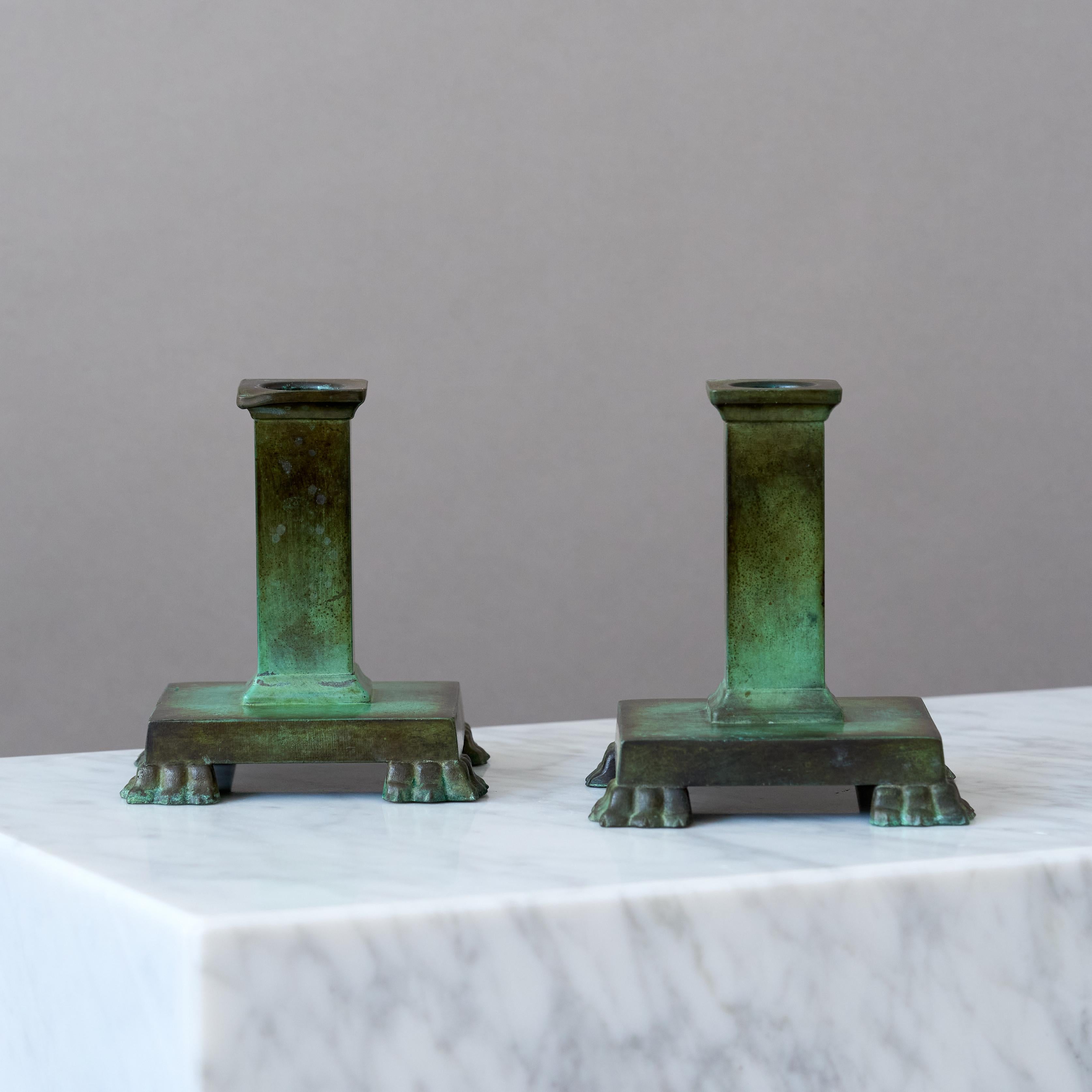 Paire de chandeliers Art déco en bronze par GAB Guldsmedsaktiebolaget, Suède, années 1930 Bon état - En vente à Malmö, SE