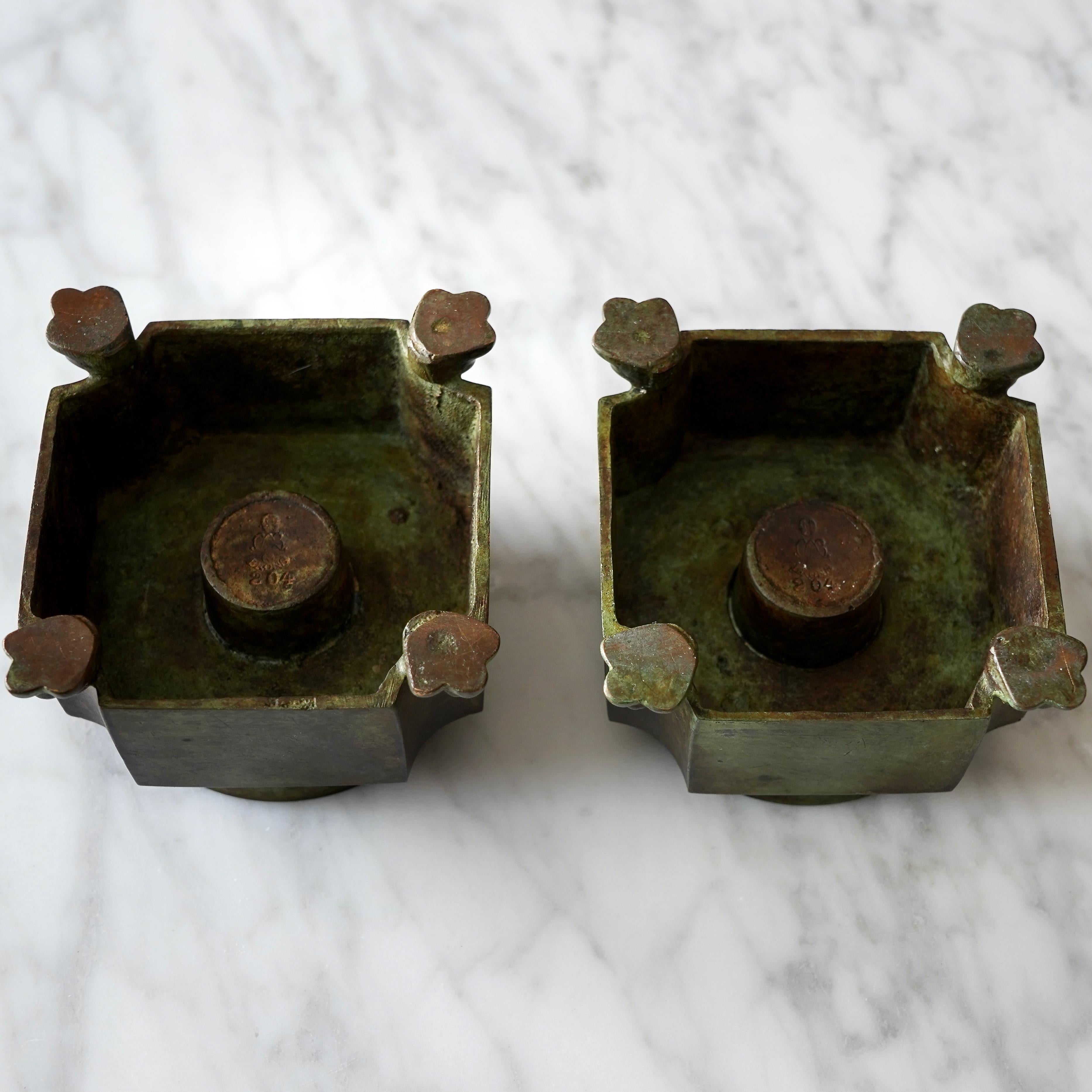 Pair of Bronze Art Deco Candlesticks by GAB Guldsmedsaktiebolaget, Sweden, 1930s In Good Condition For Sale In Malmö, SE