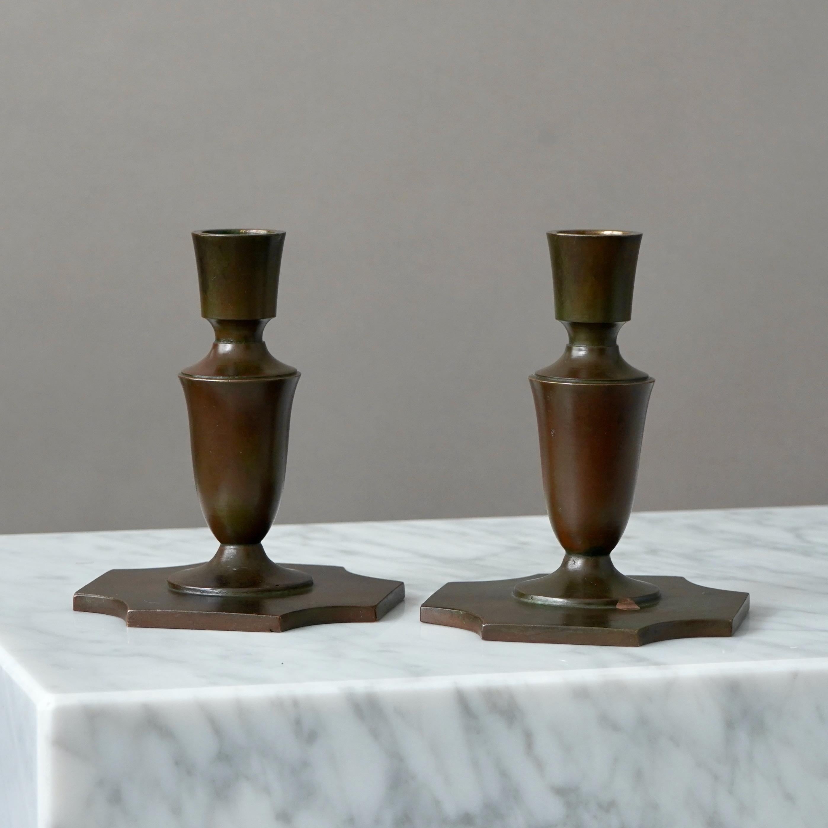 Pair of Bronze Art Deco Candlesticks by GAB Guldsmedsaktiebolaget, Sweden, 1930s In Good Condition In Malmö, SE