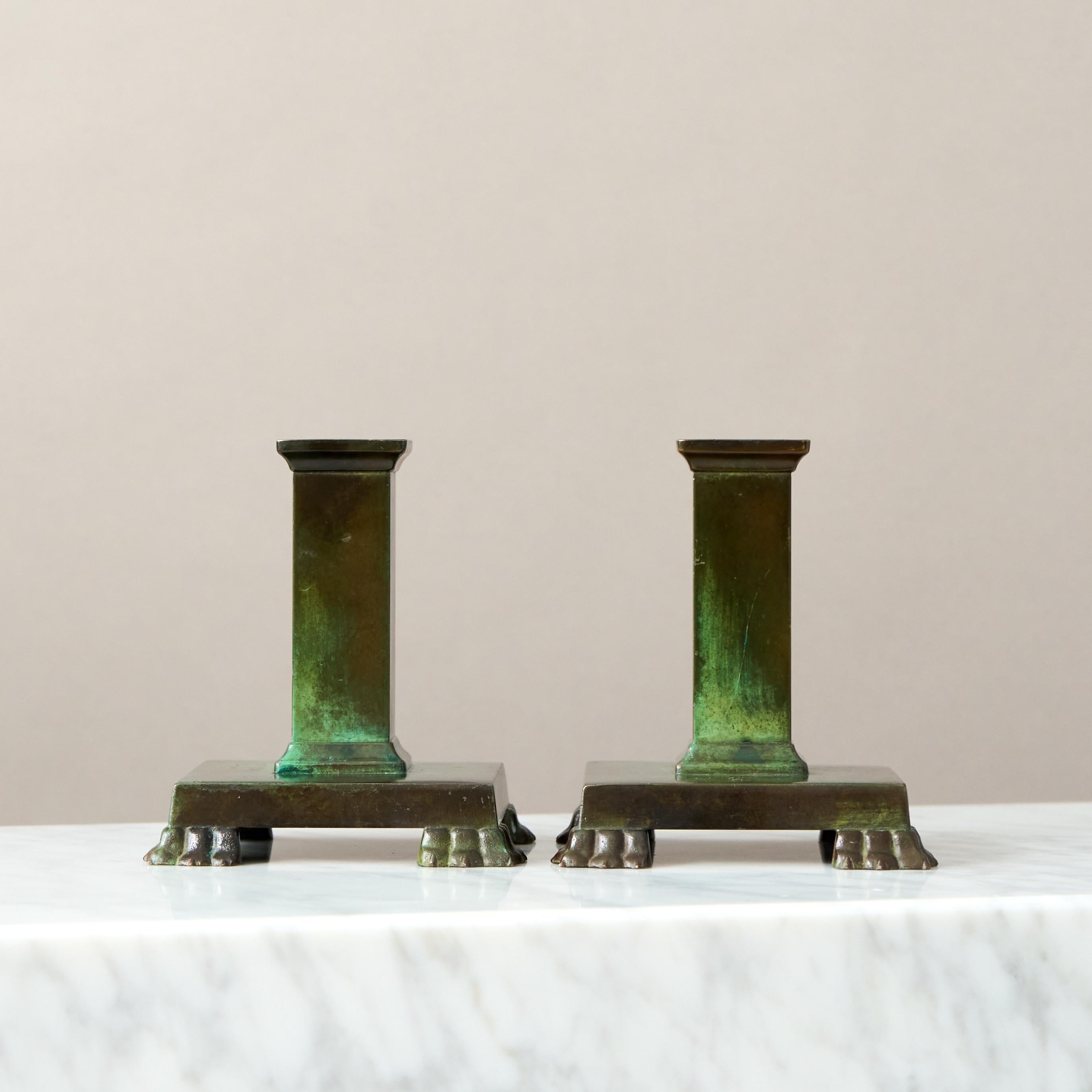 Pair of Bronze Art Deco Candlesticks by GAB Guldsmedsaktiebolaget, Sweden, 1930s In condizioni buone in vendita a Malmö, SE
