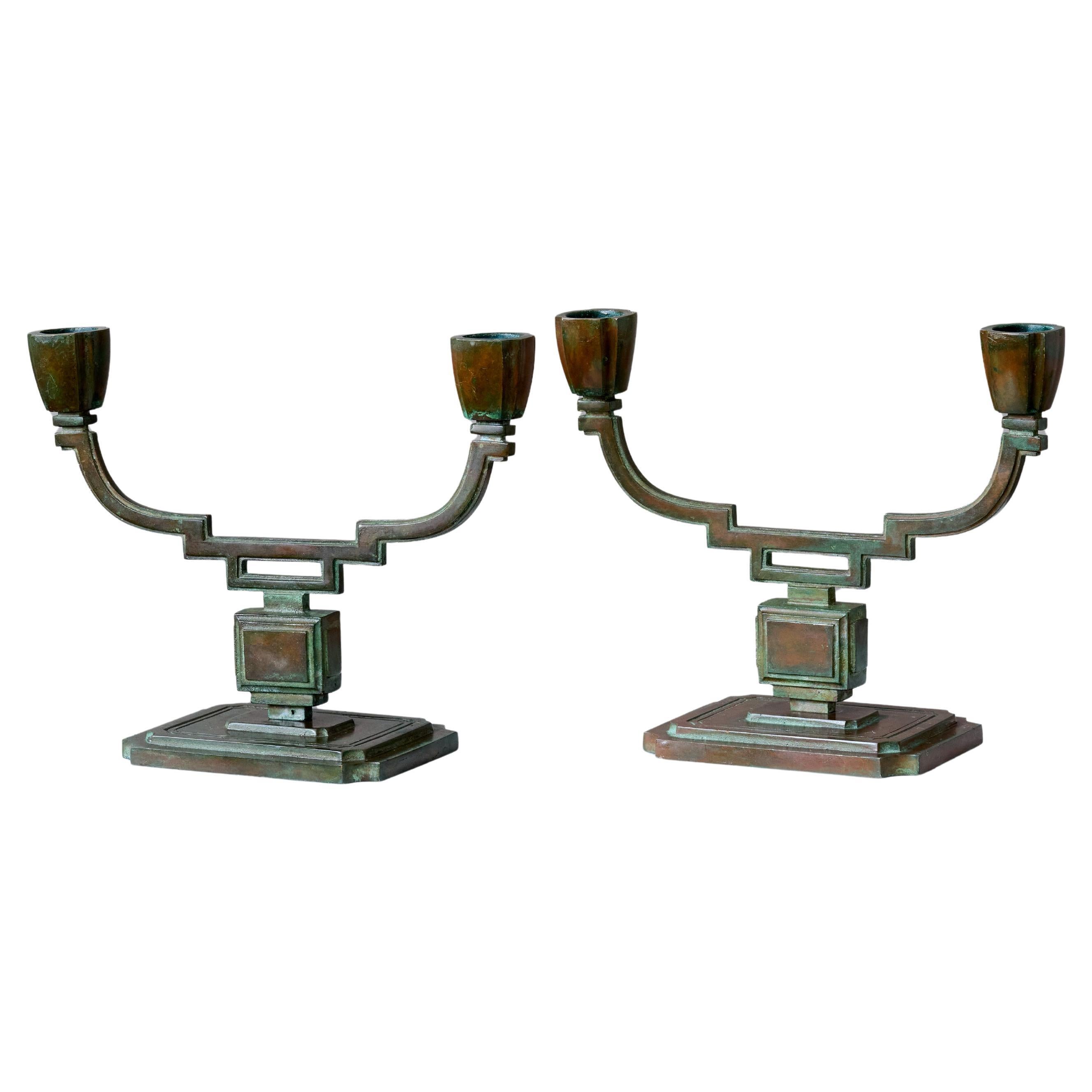 Coppia di candelieri Art Deco in bronzo di Sune Backstrom, Svezia, anni Venti. in vendita