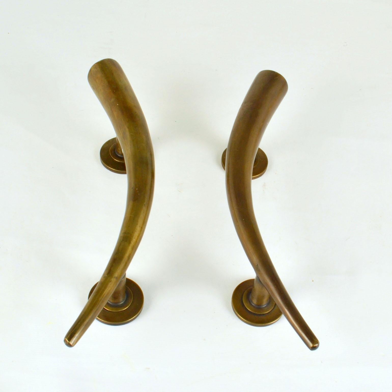 Pair of Art Deco bronze cast push and pull door handles shaped like a horn. The original patina on a smooth surface of these sculptural door handles adds to its age.
They will work inside or outside any contemporary building today. They can be used
