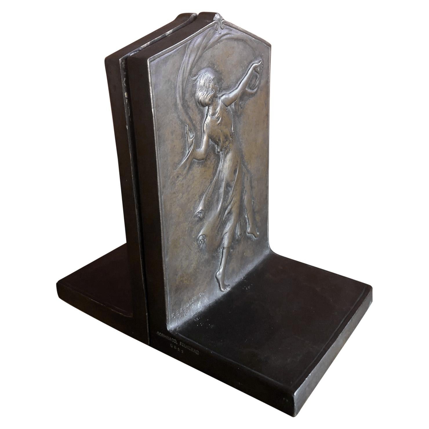 Paire de serre-livres Art nouveau en bronze:: signés F.F. Ziegler pour Gorham Founders en vente