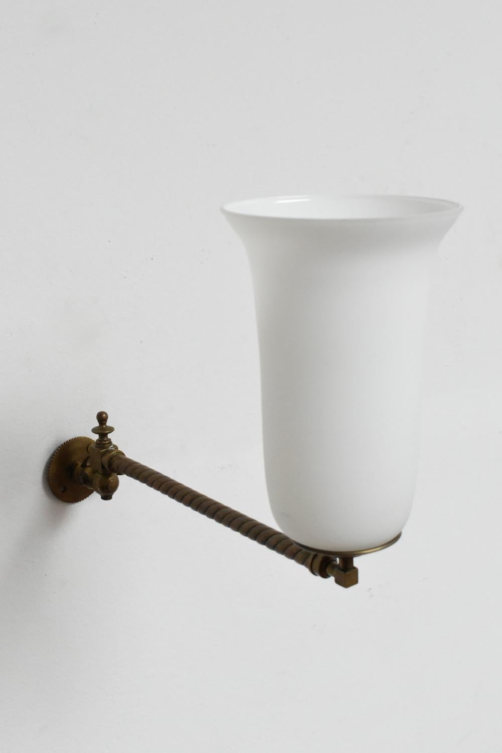 Pair of bronze articulated oil wall lamps, XIXth c. In Excellent Condition In Lisboa, PT