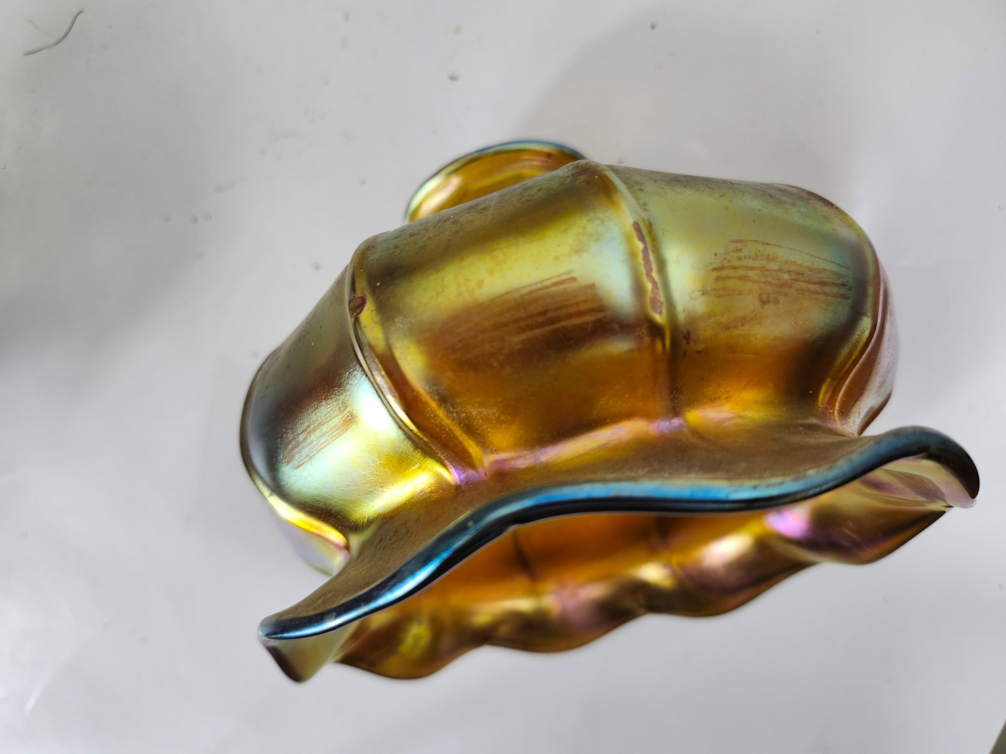 Coppia di lampadari in bronzo di arte e artigianato con paralumi in vetro Steuben Aurene 4 Light in vendita 4