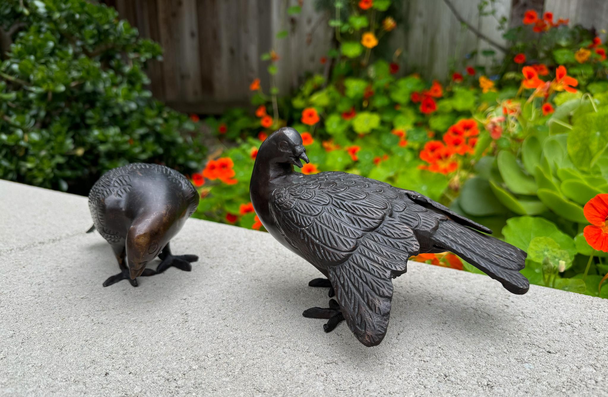 Paar Vogelskulpturen aus Bronze, Japan, um 1970 (Moderne der Mitte des Jahrhunderts) im Angebot