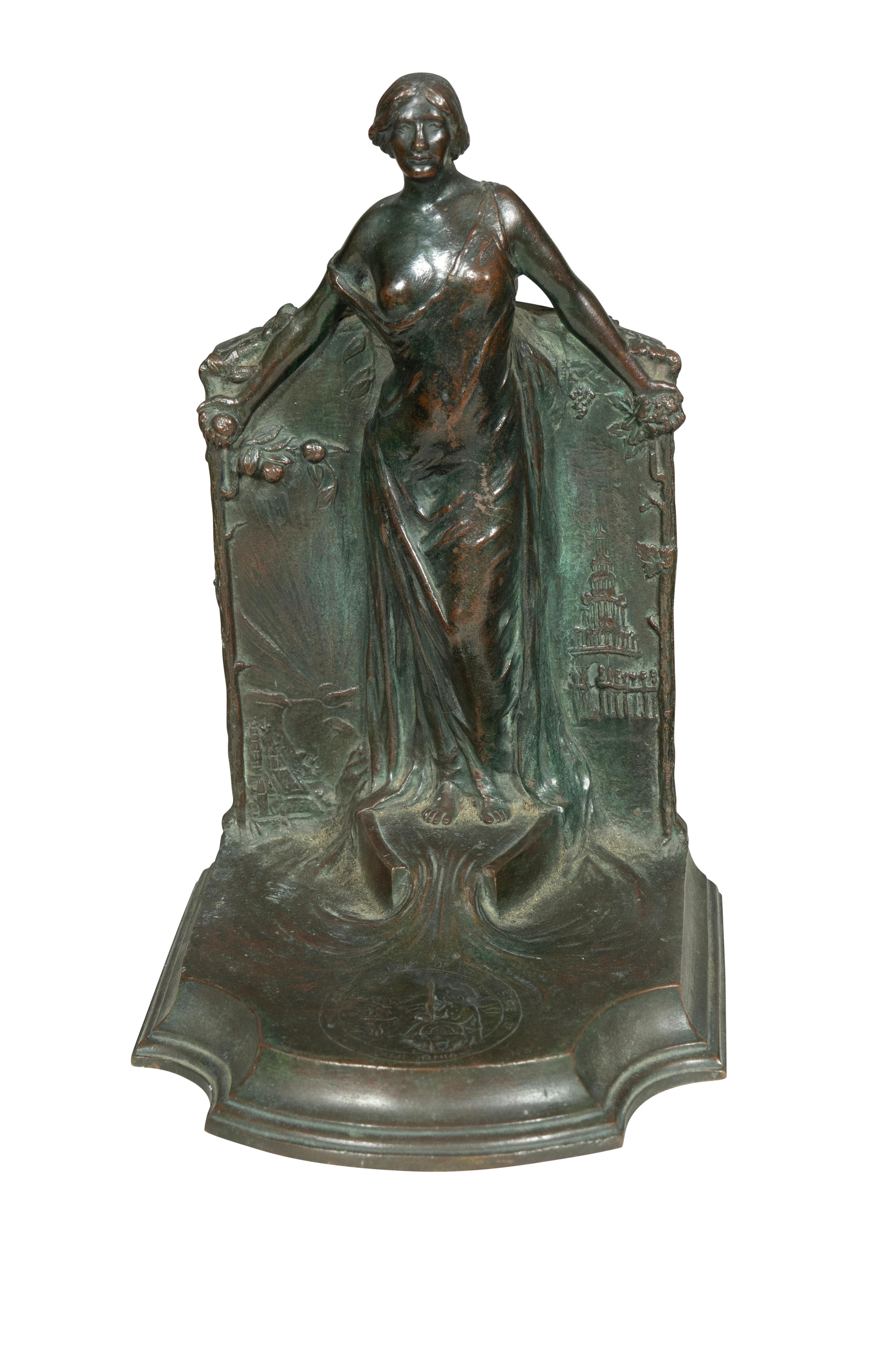 Con monumenti agli stati di New York e California. Rudolf Schwarz era uno scultore americano di origine austriaca. Emigrò a Indianapolis nel 1897 per aiutare a completare il monumento ai soldati e ai marinai di Indianapolis. An He è stato invitato