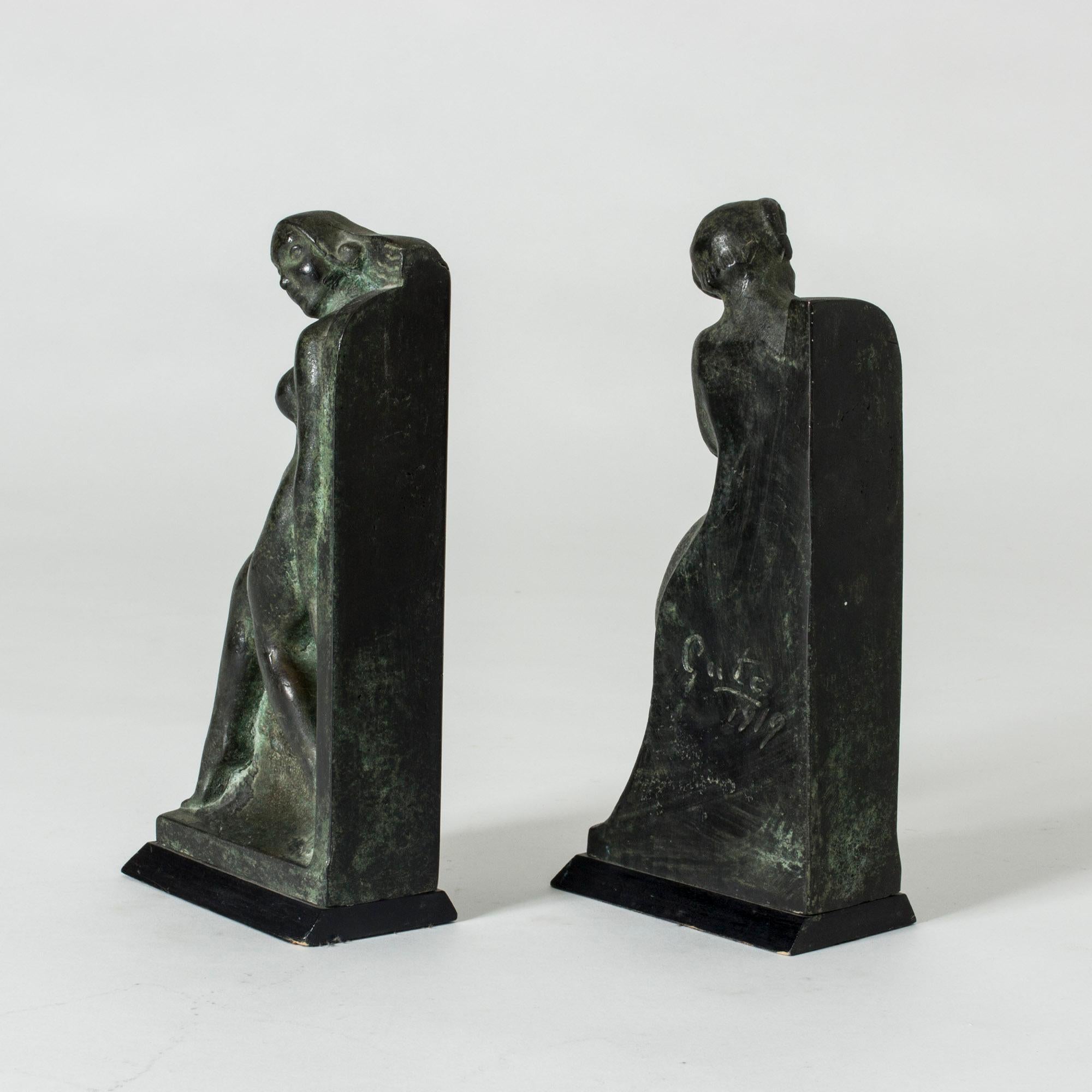Pair of Bronze Bookends from 1919 by Axel Gute In Excellent Condition In Stockholm, SE