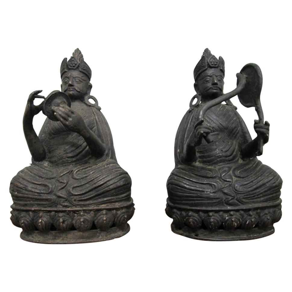 Paire de statues de Bouddha en bronze