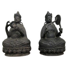 Paire de statues de Bouddha en bronze