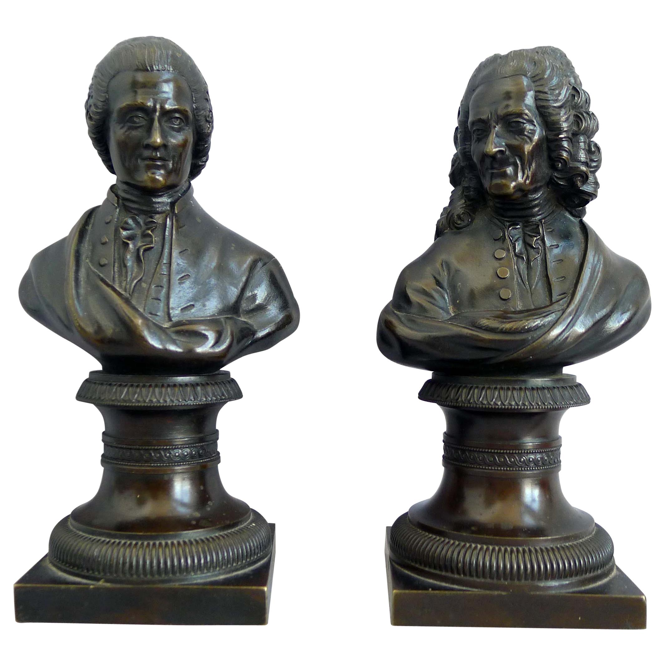 Paire de bustes en bronze de Rousseau et Voltaire