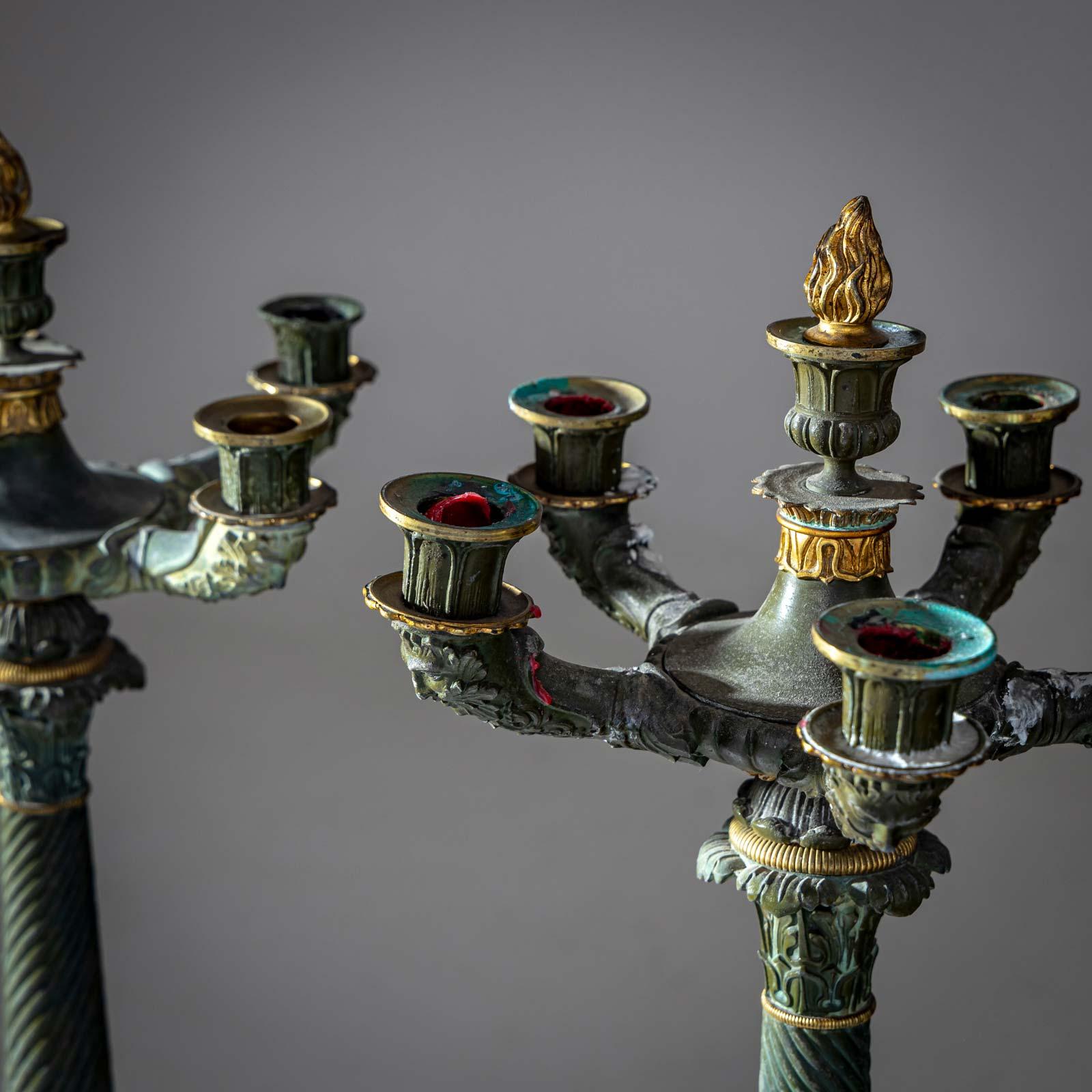 Coppia di candelabri in bronzo, prima metà del XIX secolo In condizioni buone in vendita a Greding, DE