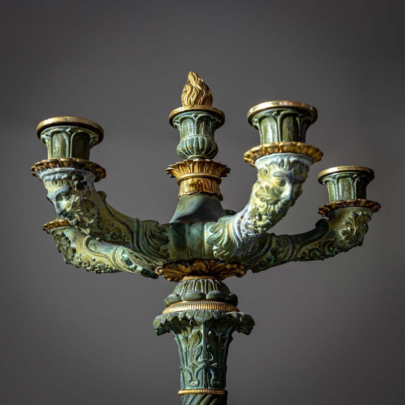 Coppia di candelabri in bronzo, prima metà del XIX secolo in vendita 2