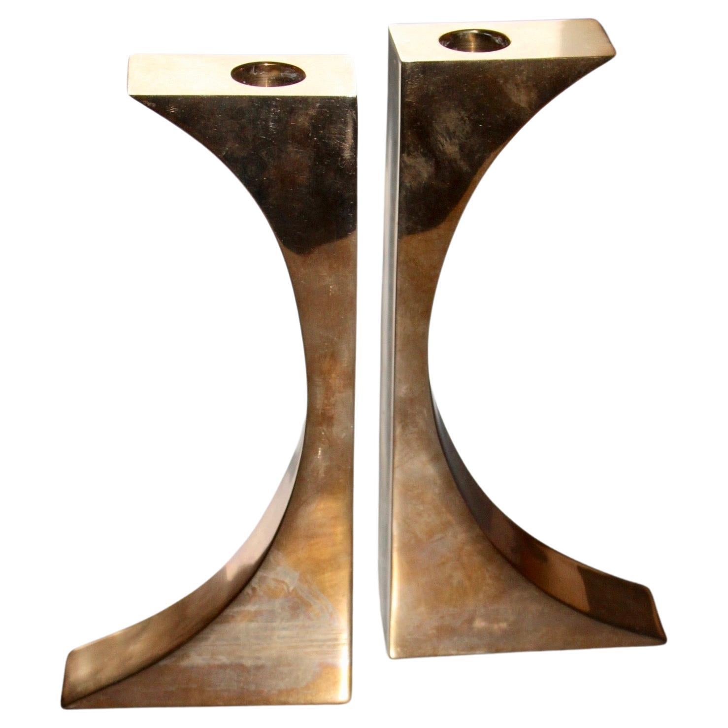 Pareja de candelabros de bronce