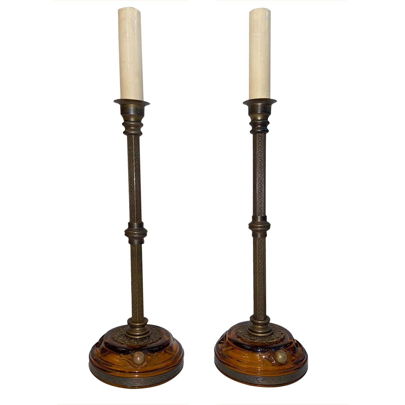 Paar Bronze-Kerzenständer-Tischlampen