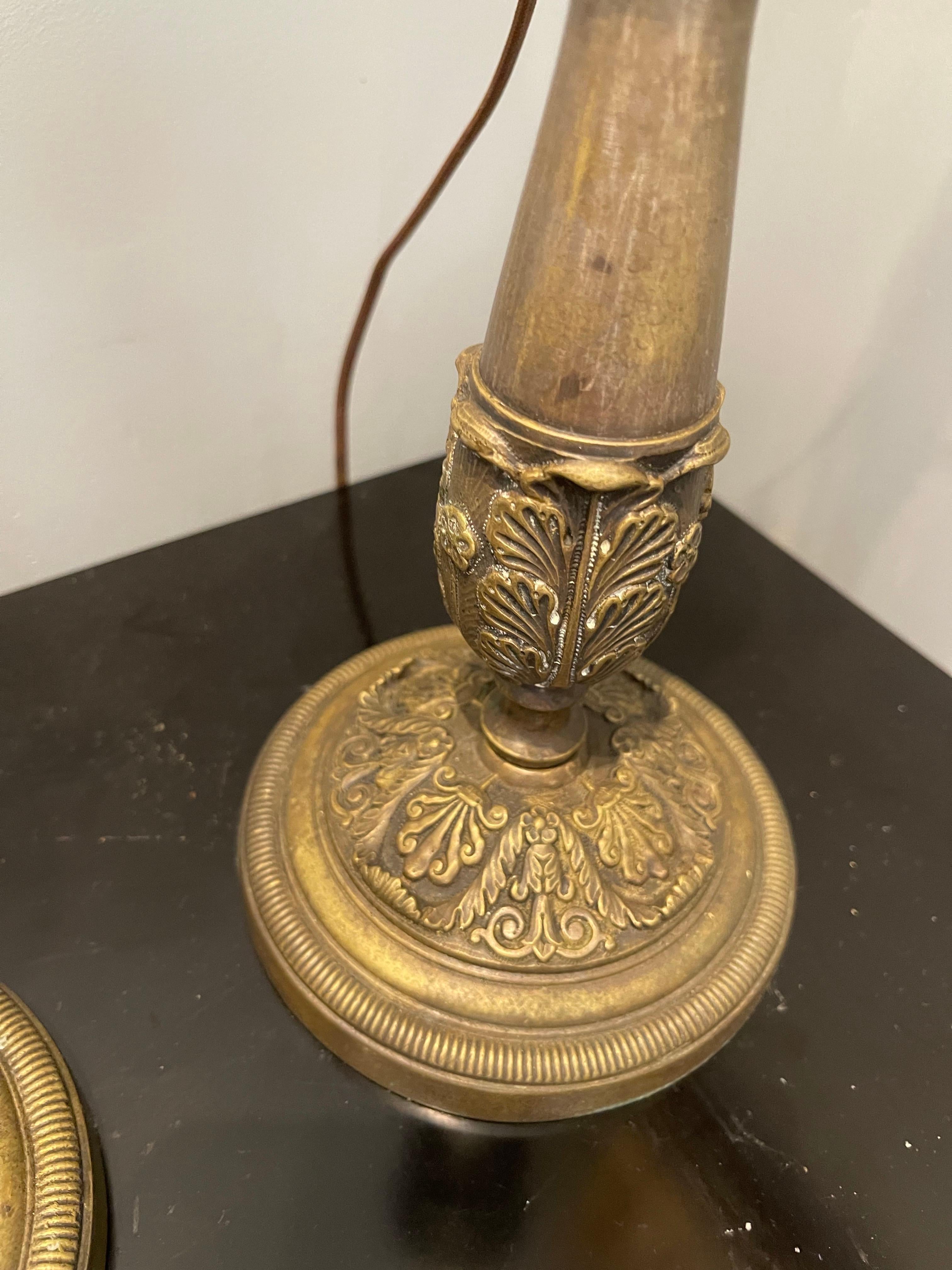 Bronze Paire de chandeliers en bronze adaptés comme lampes, 19ème siècle en vente