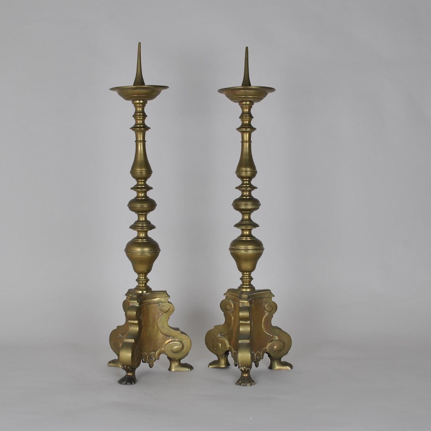Gothique Paire de chandeliers en bronze, fin 18e/début 19e siècle en vente