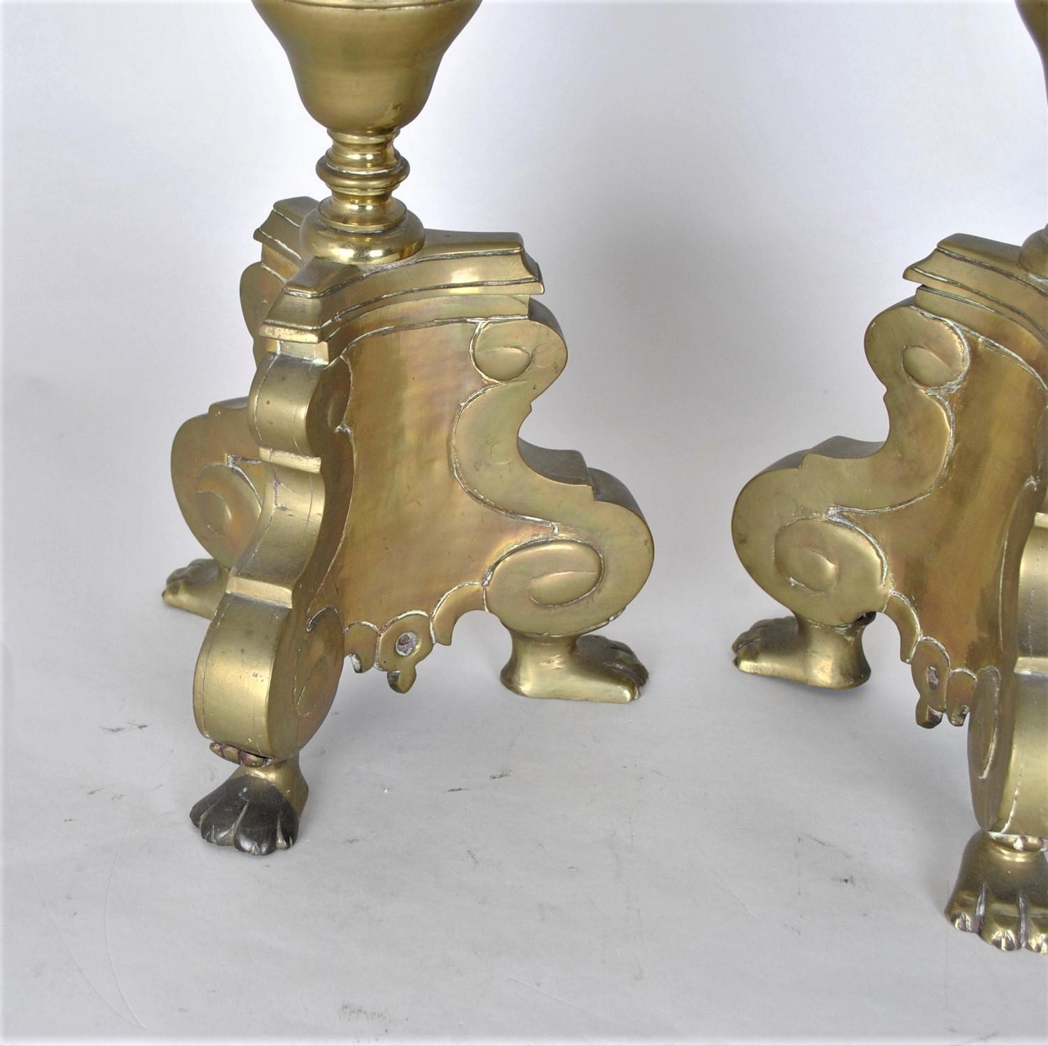 Européen Paire de chandeliers en bronze, fin 18e/début 19e siècle en vente