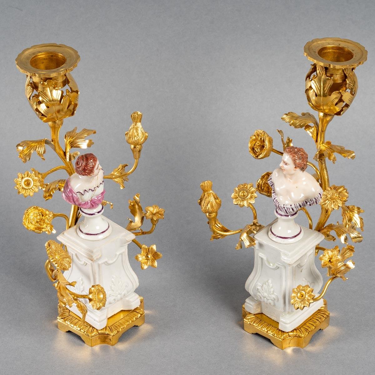 Pair of bronze candlesticks, Louis XV

Nice pair of 18th century gilt bronze and porcelain candlesticks from Italy,

The frame dates from the 19th century

Dimensions: H: 20cm, W: 11cm, D: 5cm.