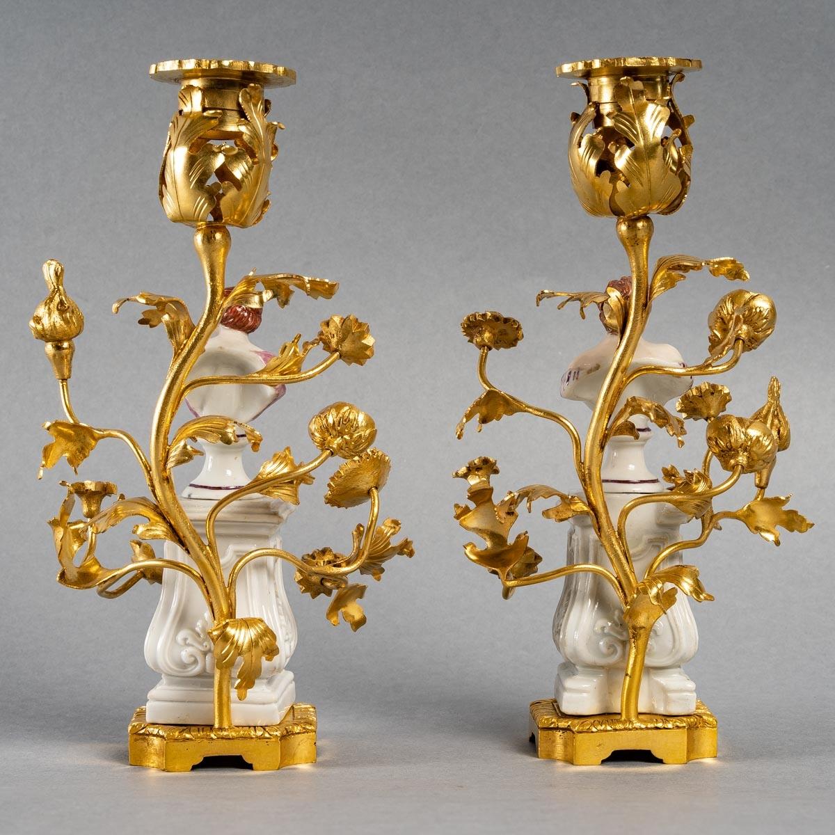 Paar Bronze-Kerzenständer, Louis XV.-Stil im Zustand „Gut“ im Angebot in Saint-Ouen, FR