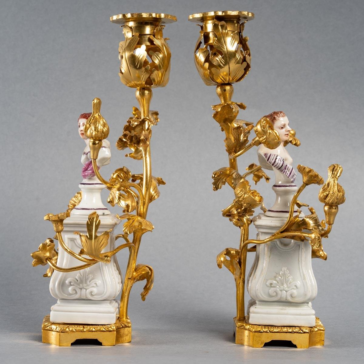 Paar Bronze-Kerzenständer, Louis XV.-Stil (19. Jahrhundert) im Angebot
