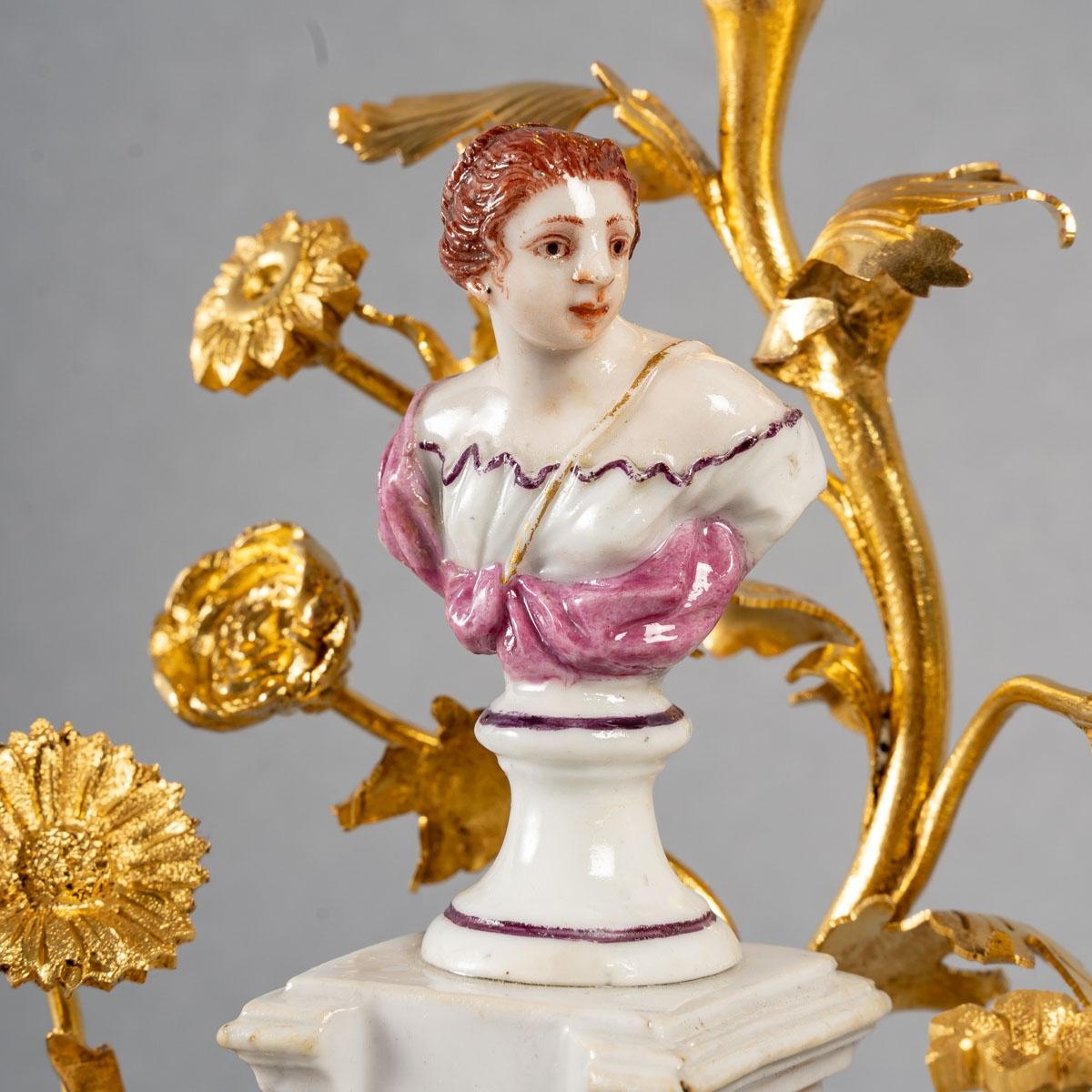 Paar Bronze-Kerzenständer, Louis XV.-Stil im Angebot 2