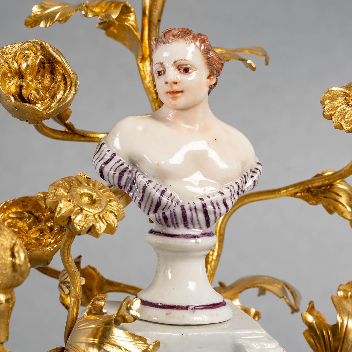 Paar Bronze-Kerzenständer, Louis XV.-Stil im Angebot 3