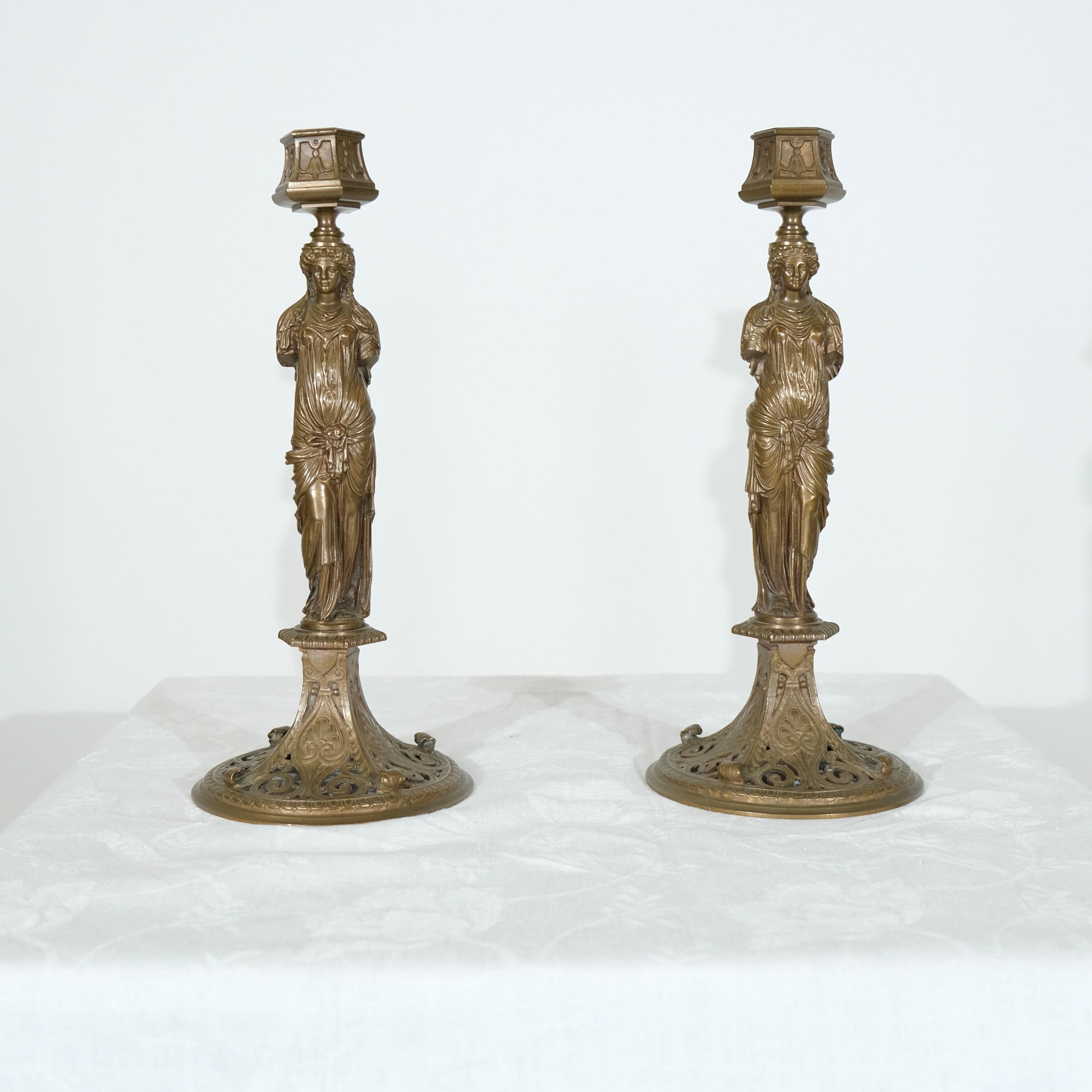 Francese Coppia di candelieri in bronzo firmati Barbedienne (1838-) in vendita
