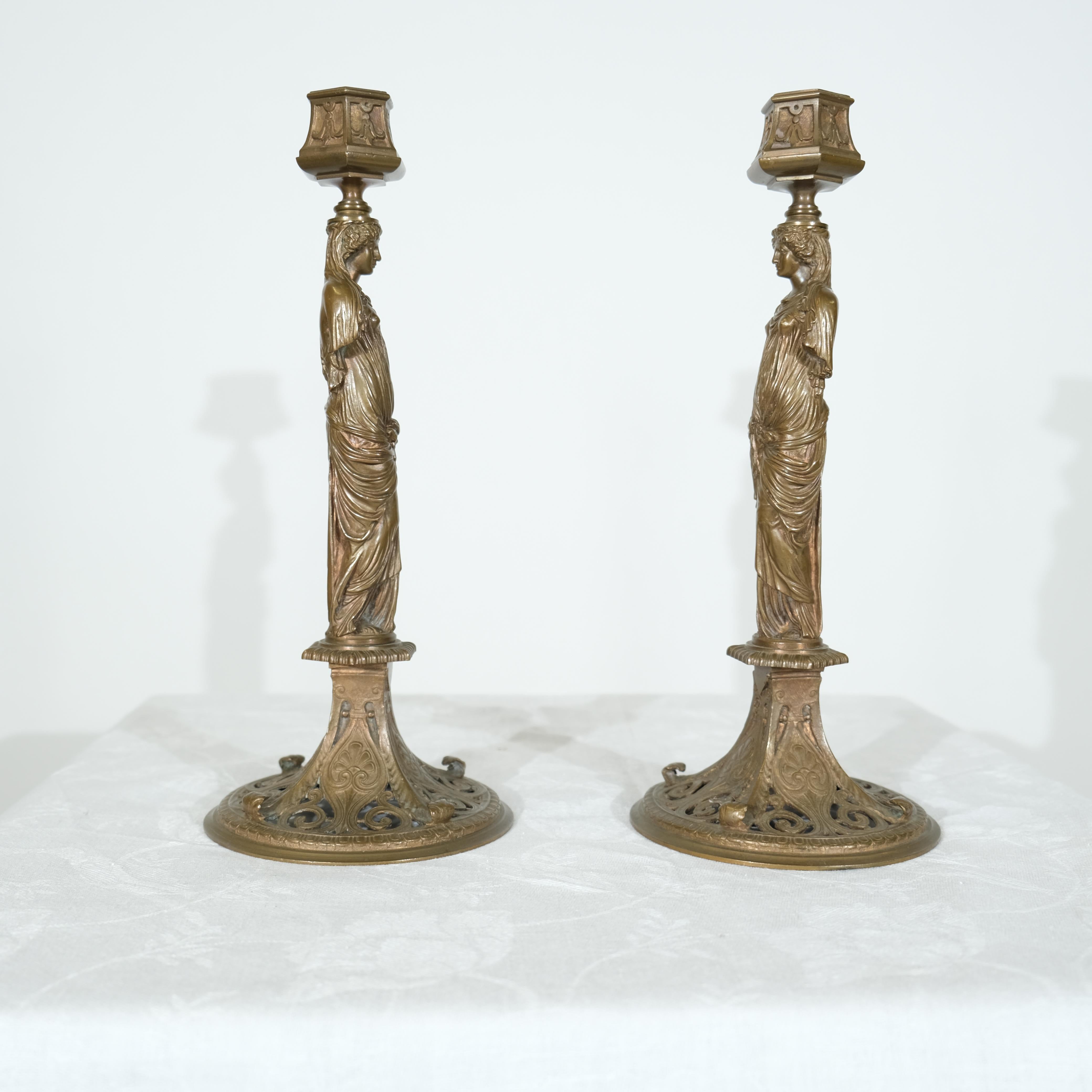 Coppia di candelieri in bronzo firmati Barbedienne (1838-) In condizioni buone in vendita a Stockholm, SE