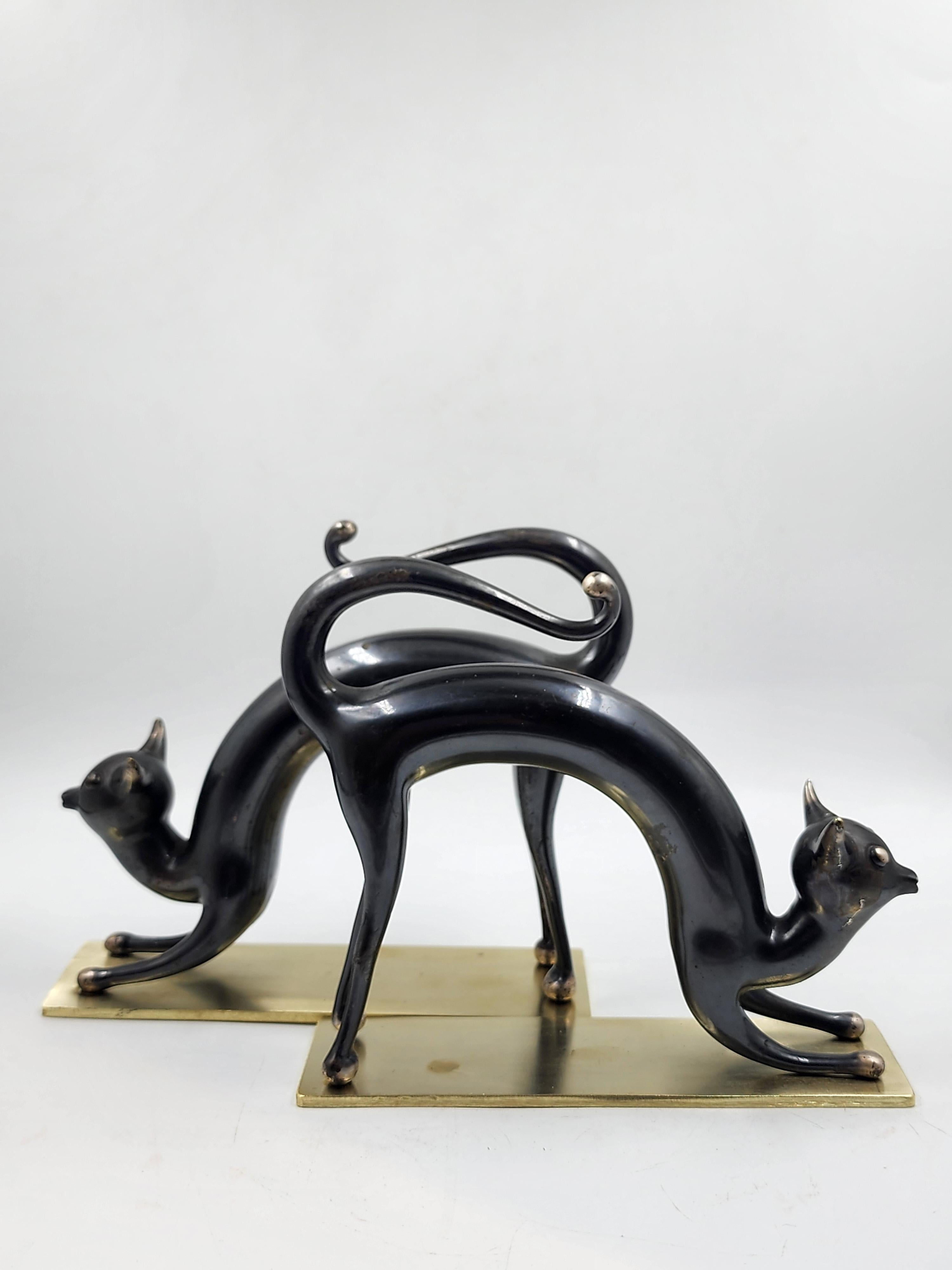 Austrian Pair of bronze cat bookends from Viennese Hagenauer For Sale